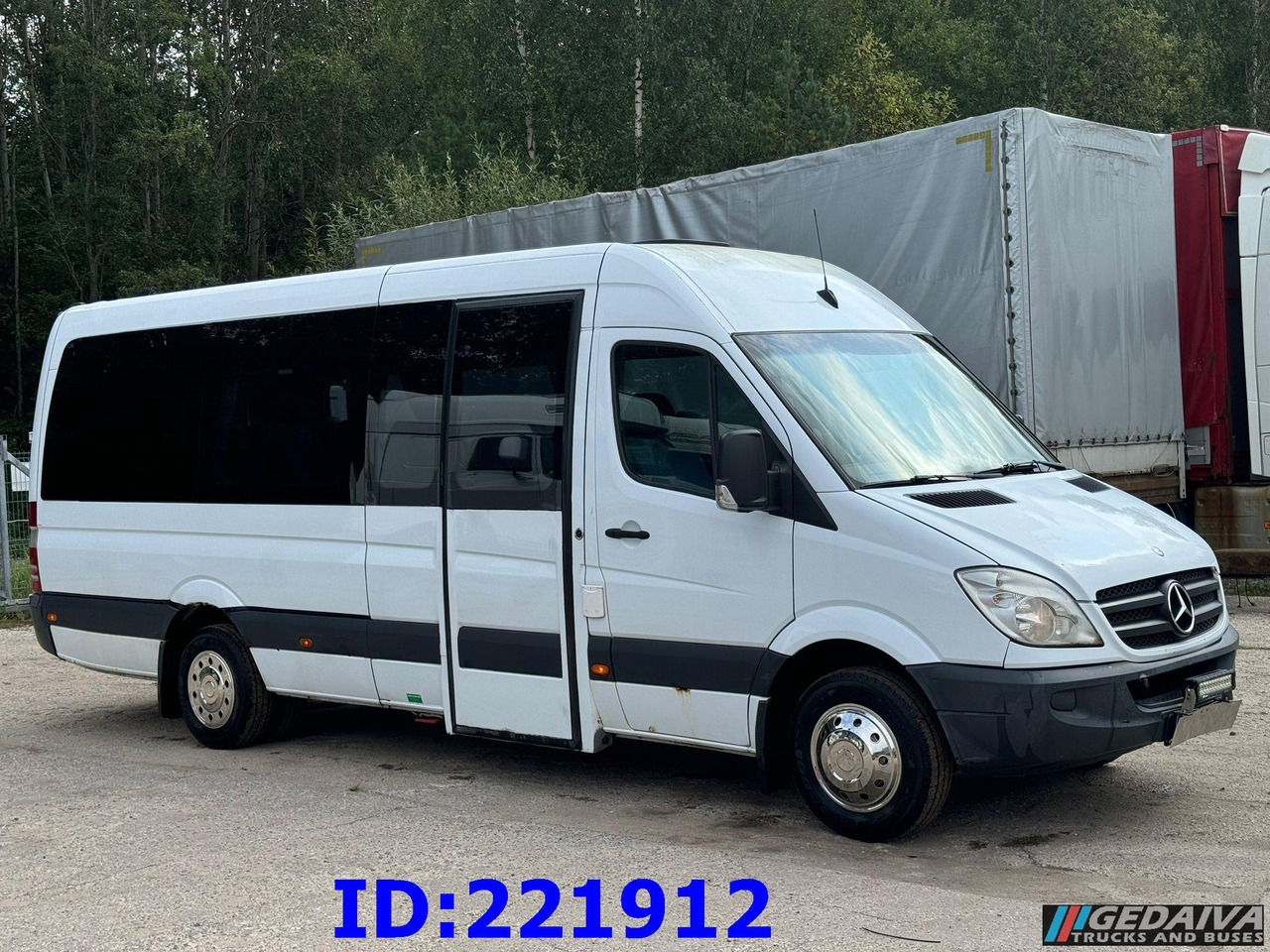 MERCEDES-BENZ Sprinter 518 VIP 17-Place - Távolsági busz: 3 kép. MERCEDES-BENZ Sprinter 518 VIP 17-Place - Távolsági busz: 3 kép.