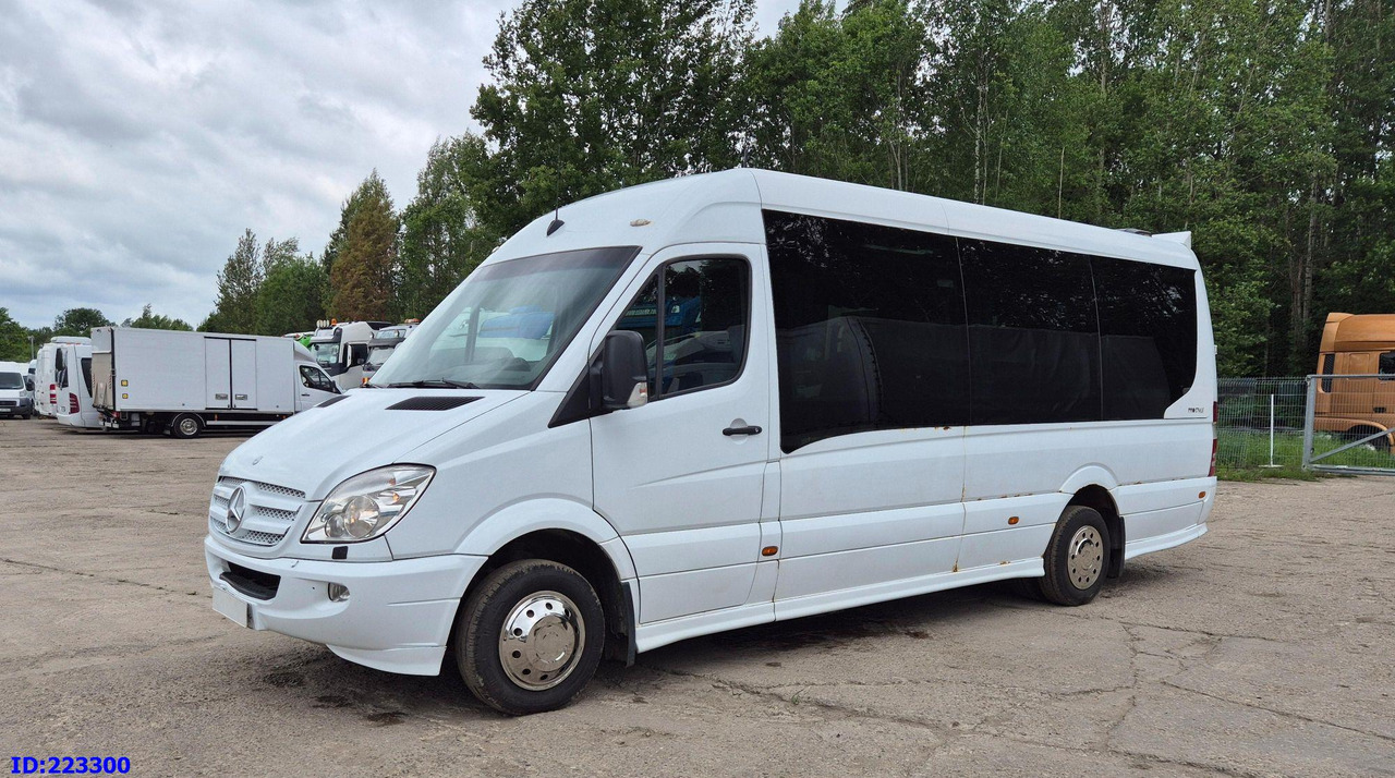 MERCEDES-BENZ Sprinter 518 VIP - 17 Seater - Távolsági busz: 1 kép. MERCEDES-BENZ Sprinter 518 VIP - 17 Seater - Távolsági busz: 1 kép.