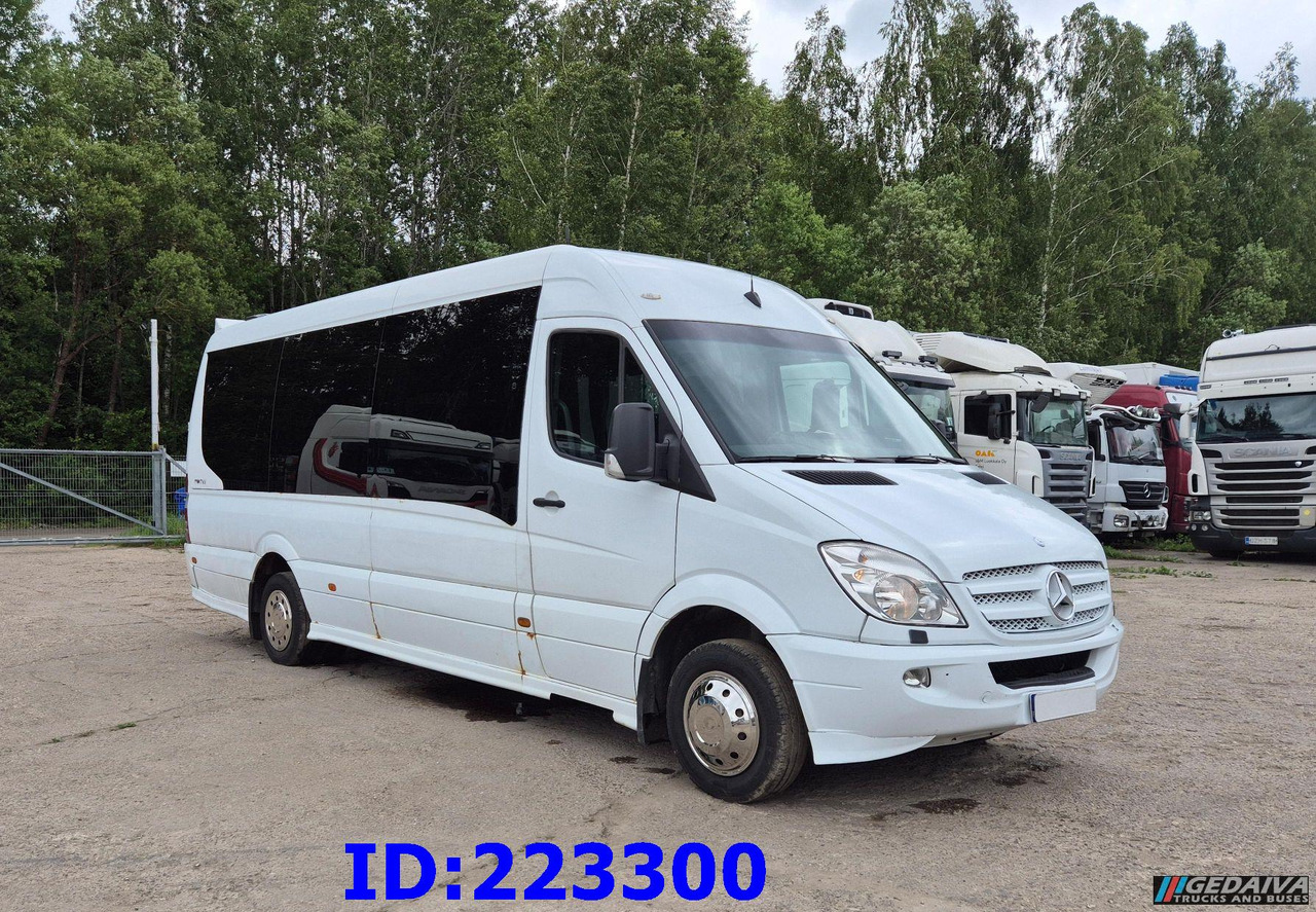 MERCEDES-BENZ Sprinter 518 VIP - 17 Seater - Távolsági busz: 4 kép. MERCEDES-BENZ Sprinter 518 VIP - 17 Seater - Távolsági busz: 4 kép.