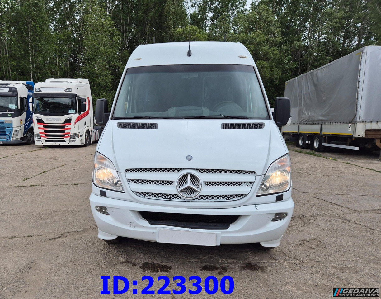 MERCEDES-BENZ Sprinter 518 VIP - 17 Seater - Távolsági busz: 2 kép. MERCEDES-BENZ Sprinter 518 VIP - 17 Seater - Távolsági busz: 2 kép.