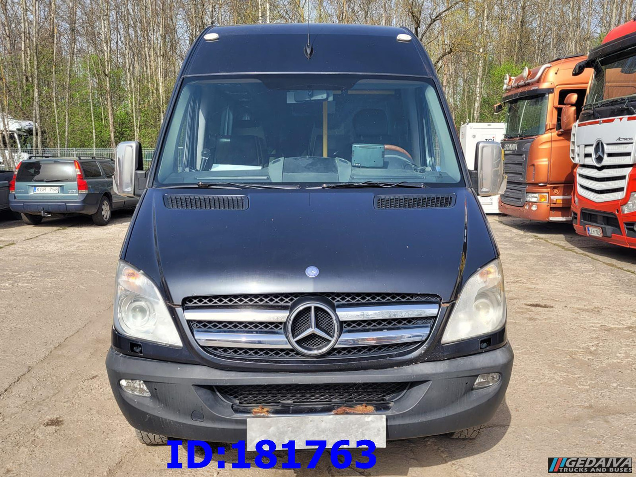 MERCEDES-BENZ Sprinter 518 - VIP - 17 Seater - Távolsági busz: 2 kép. MERCEDES-BENZ Sprinter 518 - VIP - 17 Seater - Távolsági busz: 2 kép.