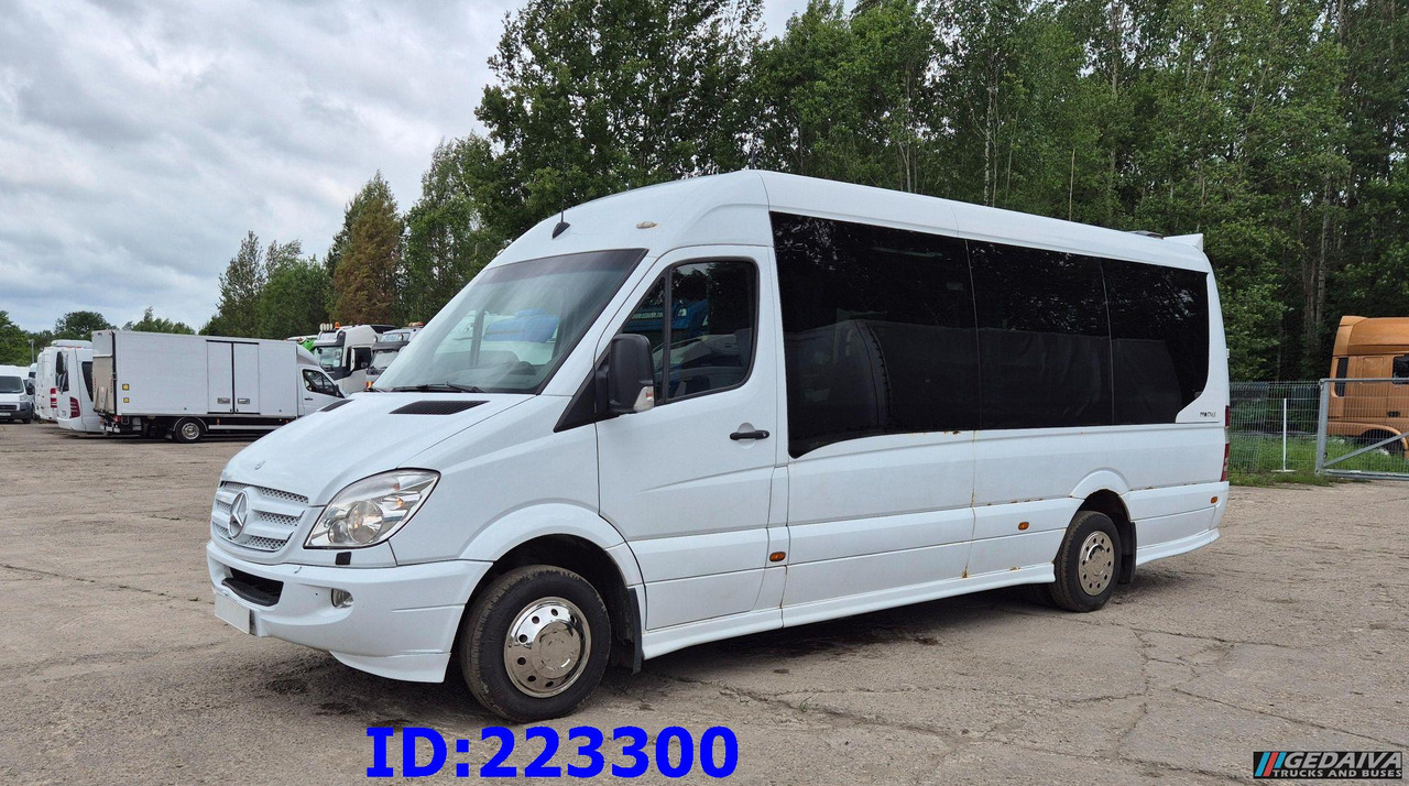 MERCEDES-BENZ Sprinter 518 VIP - 17 Seater - Távolsági busz: 1 kép. MERCEDES-BENZ Sprinter 518 VIP - 17 Seater - Távolsági busz: 1 kép.