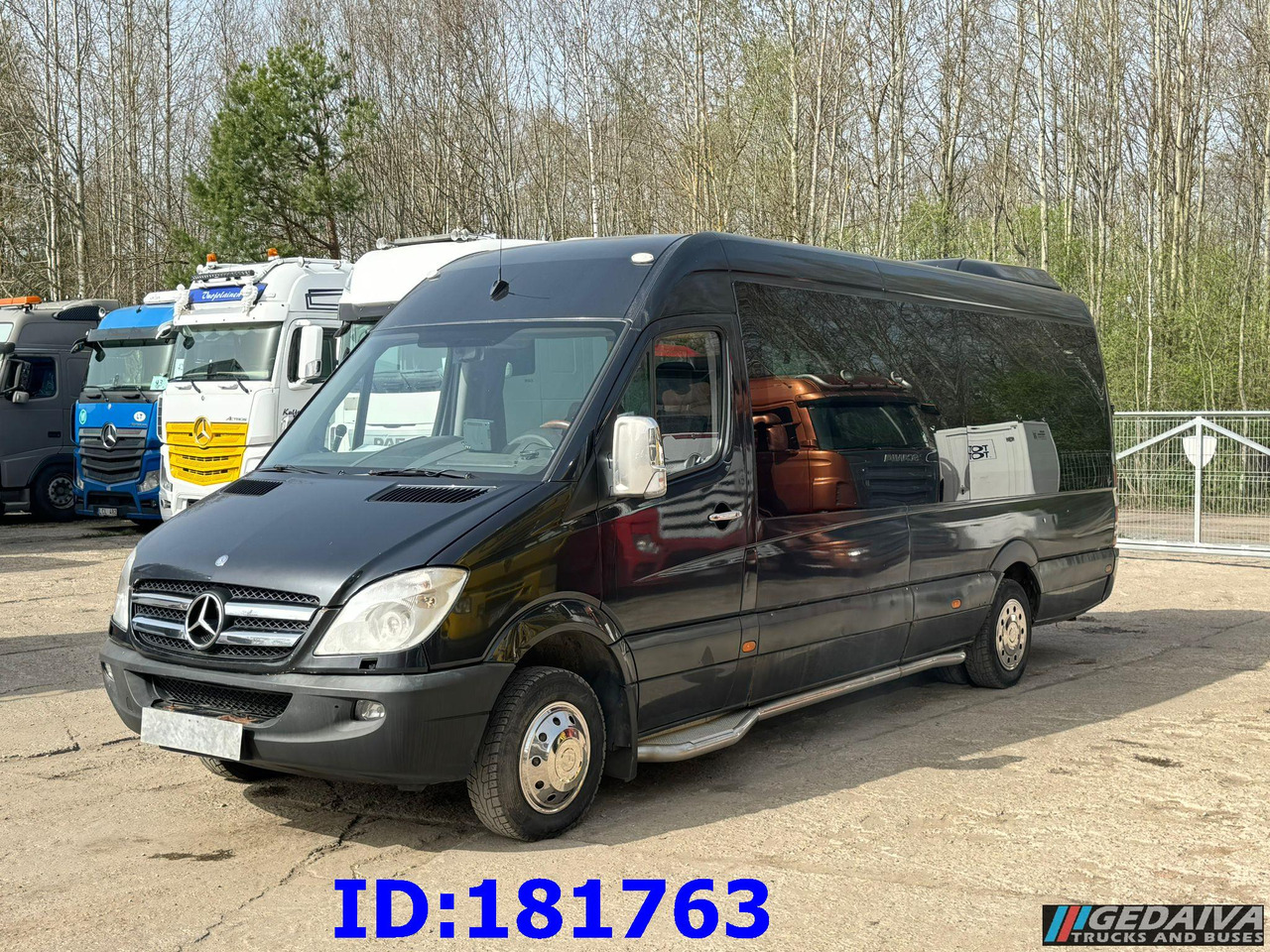 MERCEDES-BENZ Sprinter 518 - VIP - 17 Seater - Távolsági busz: 1 kép. MERCEDES-BENZ Sprinter 518 - VIP - 17 Seater - Távolsági busz: 1 kép.