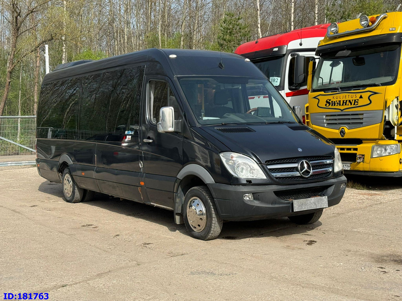 MERCEDES-BENZ Sprinter 518 - VIP - 17 Seater - Távolsági busz: 4 kép. MERCEDES-BENZ Sprinter 518 - VIP - 17 Seater - Távolsági busz: 4 kép.