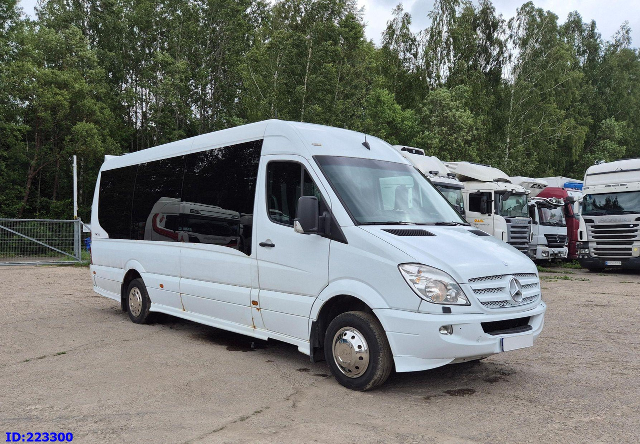MERCEDES-BENZ Sprinter 518 VIP - 17 Seater - Távolsági busz: 4 kép. MERCEDES-BENZ Sprinter 518 VIP - 17 Seater - Távolsági busz: 4 kép.
