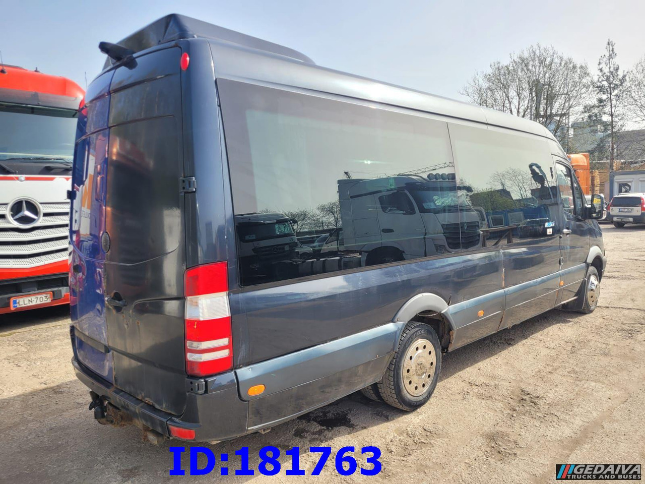 MERCEDES-BENZ Sprinter 518 - VIP - 17 Seater - Távolsági busz: 5 kép. MERCEDES-BENZ Sprinter 518 - VIP - 17 Seater - Távolsági busz: 5 kép.