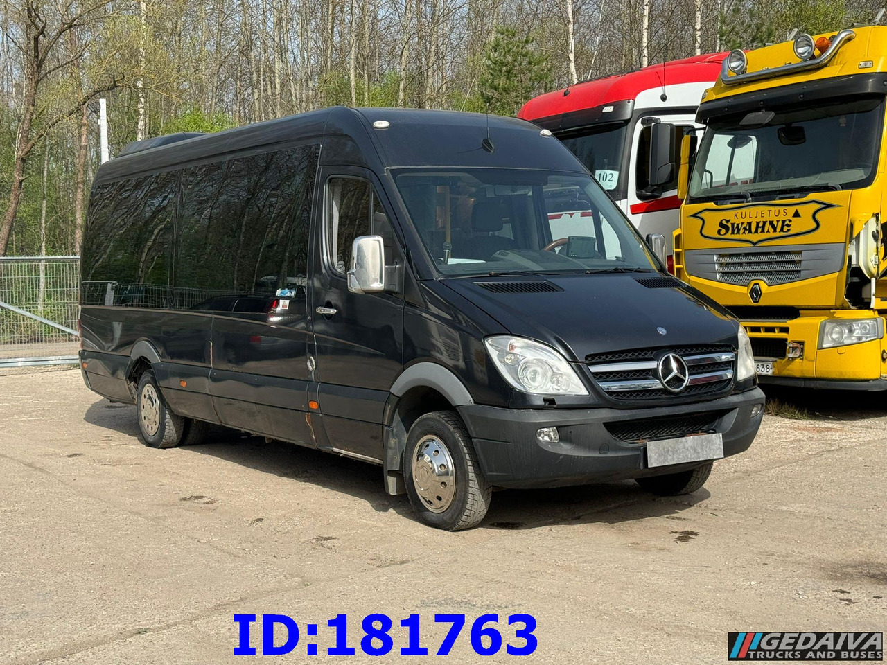 MERCEDES-BENZ Sprinter 518 - VIP - 17 Seater - Távolsági busz: 4 kép. MERCEDES-BENZ Sprinter 518 - VIP - 17 Seater - Távolsági busz: 4 kép.