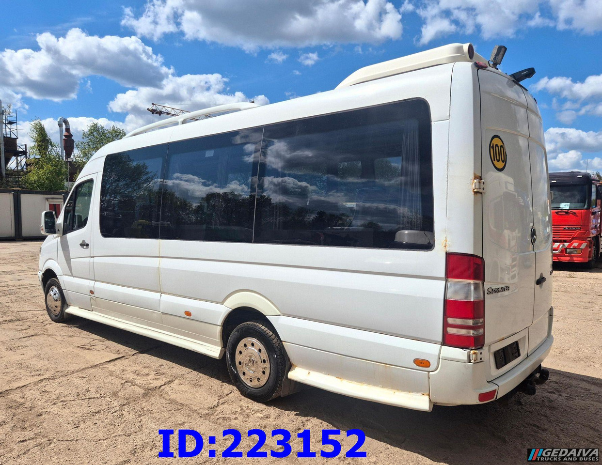 MERCEDES-BENZ Sprinter 518-VIP- 17 places - Távolsági busz: 4 kép. MERCEDES-BENZ Sprinter 518-VIP- 17 places - Távolsági busz: 4 kép.