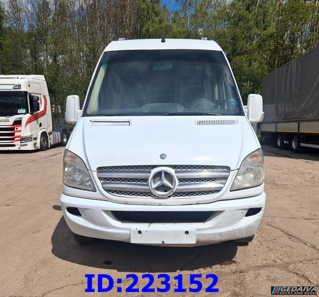 MERCEDES-BENZ Sprinter 518-VIP- 17 places - Távolsági busz: 2 kép. MERCEDES-BENZ Sprinter 518-VIP- 17 places - Távolsági busz: 2 kép.