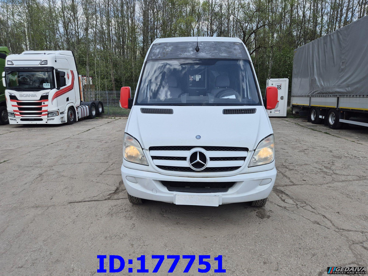 MERCEDES-BENZ Sprinter 518 - VIP - 17-seater - Távolsági busz: 4 kép. MERCEDES-BENZ Sprinter 518 - VIP - 17-seater - Távolsági busz: 4 kép.