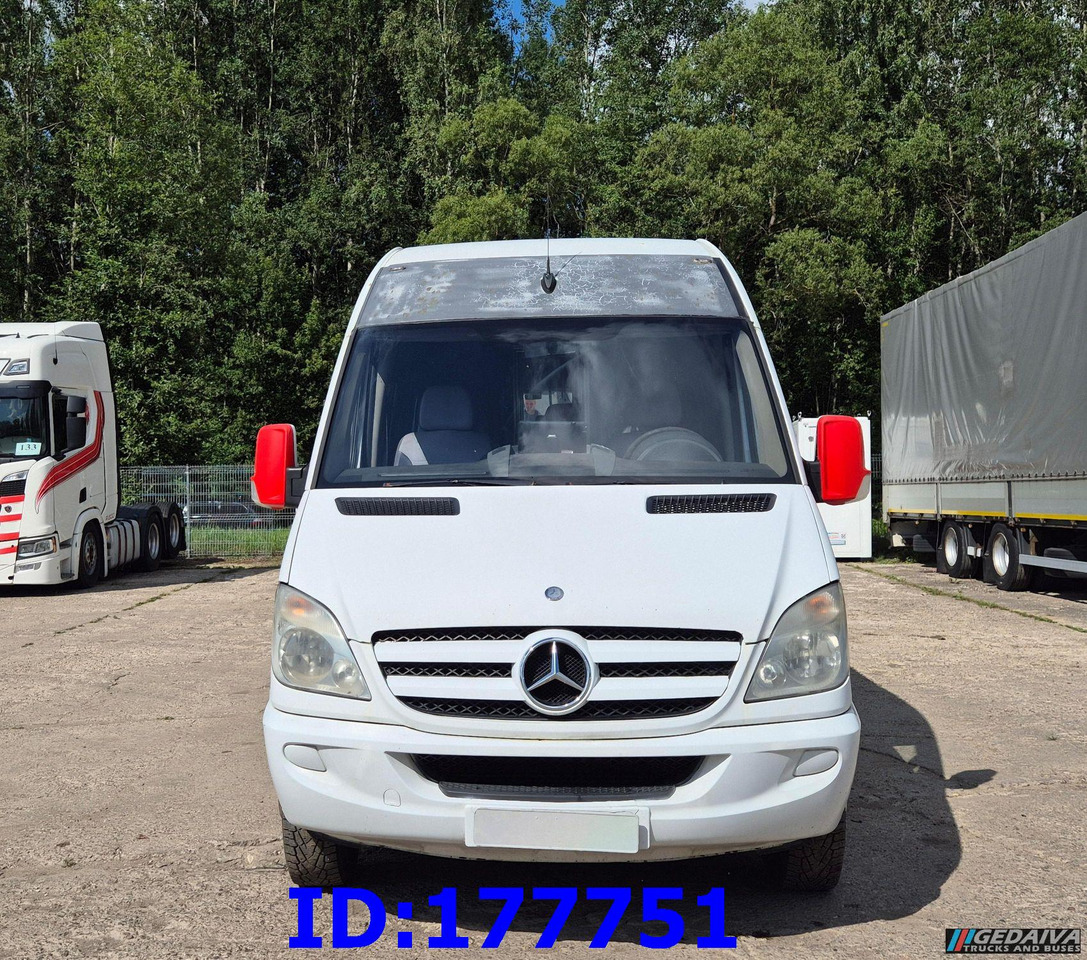 MERCEDES-BENZ Sprinter 518 - VIP - 17-seater - Távolsági busz: 2 kép. MERCEDES-BENZ Sprinter 518 - VIP - 17-seater - Távolsági busz: 2 kép.