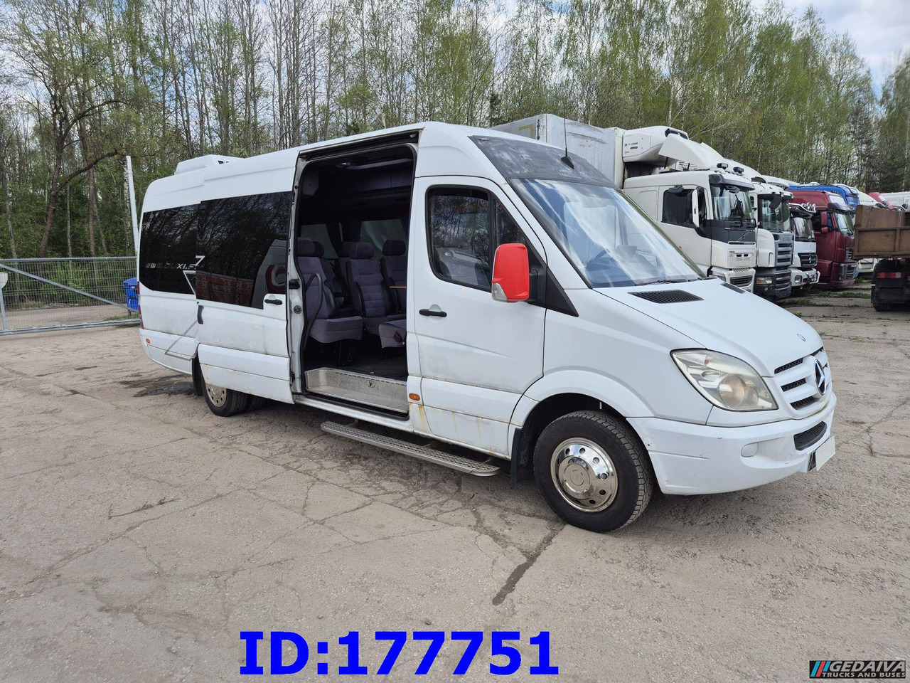 MERCEDES-BENZ Sprinter 518 - VIP - 17-seater - Távolsági busz: 5 kép. MERCEDES-BENZ Sprinter 518 - VIP - 17-seater - Távolsági busz: 5 kép.