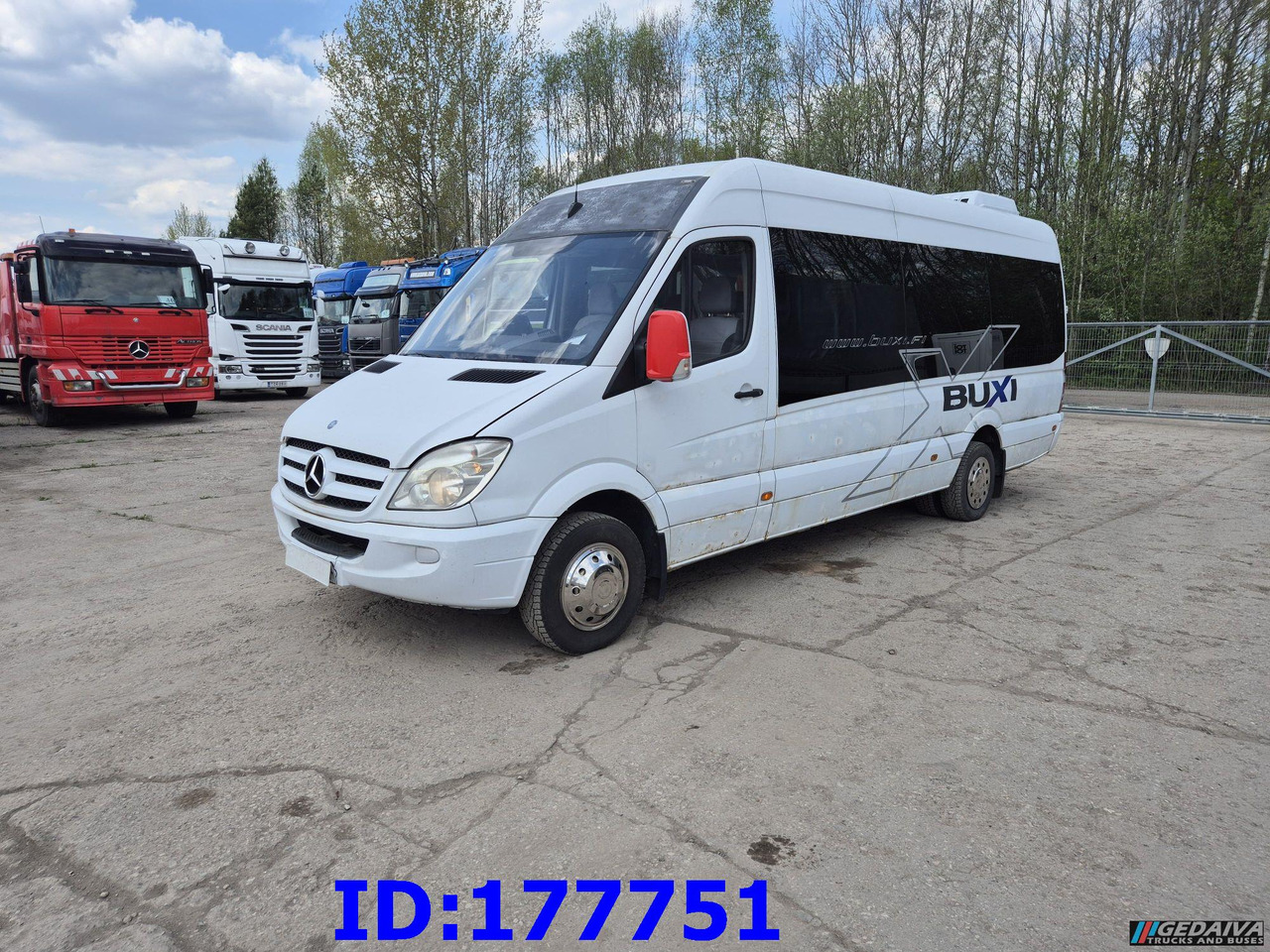 MERCEDES-BENZ Sprinter 518 - VIP - 17-seater - Távolsági busz: 2 kép. MERCEDES-BENZ Sprinter 518 - VIP - 17-seater - Távolsági busz: 2 kép.