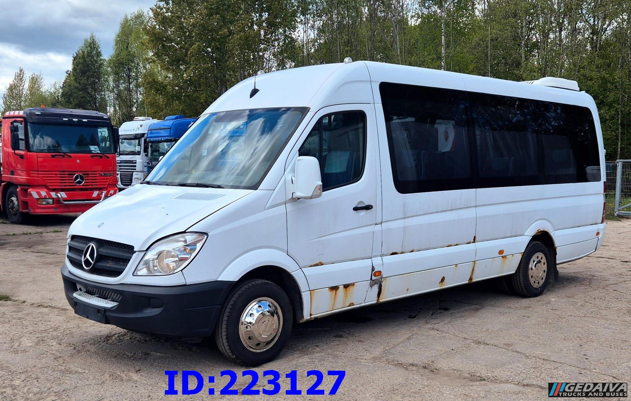 MERCEDES-BENZ Sprinter 518 - VIP -19 Seater - Távolsági busz: 4 kép. MERCEDES-BENZ Sprinter 518 - VIP -19 Seater - Távolsági busz: 4 kép.