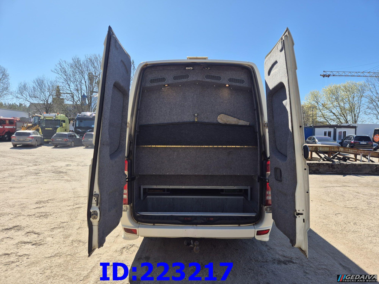 MERCEDES-BENZ Sprinter 518 VIP Prostyle 17-Place (Motor defekt) - Távolsági busz: 5 kép. MERCEDES-BENZ Sprinter 518 VIP Prostyle 17-Place (Motor defekt) - Távolsági busz: 5 kép.