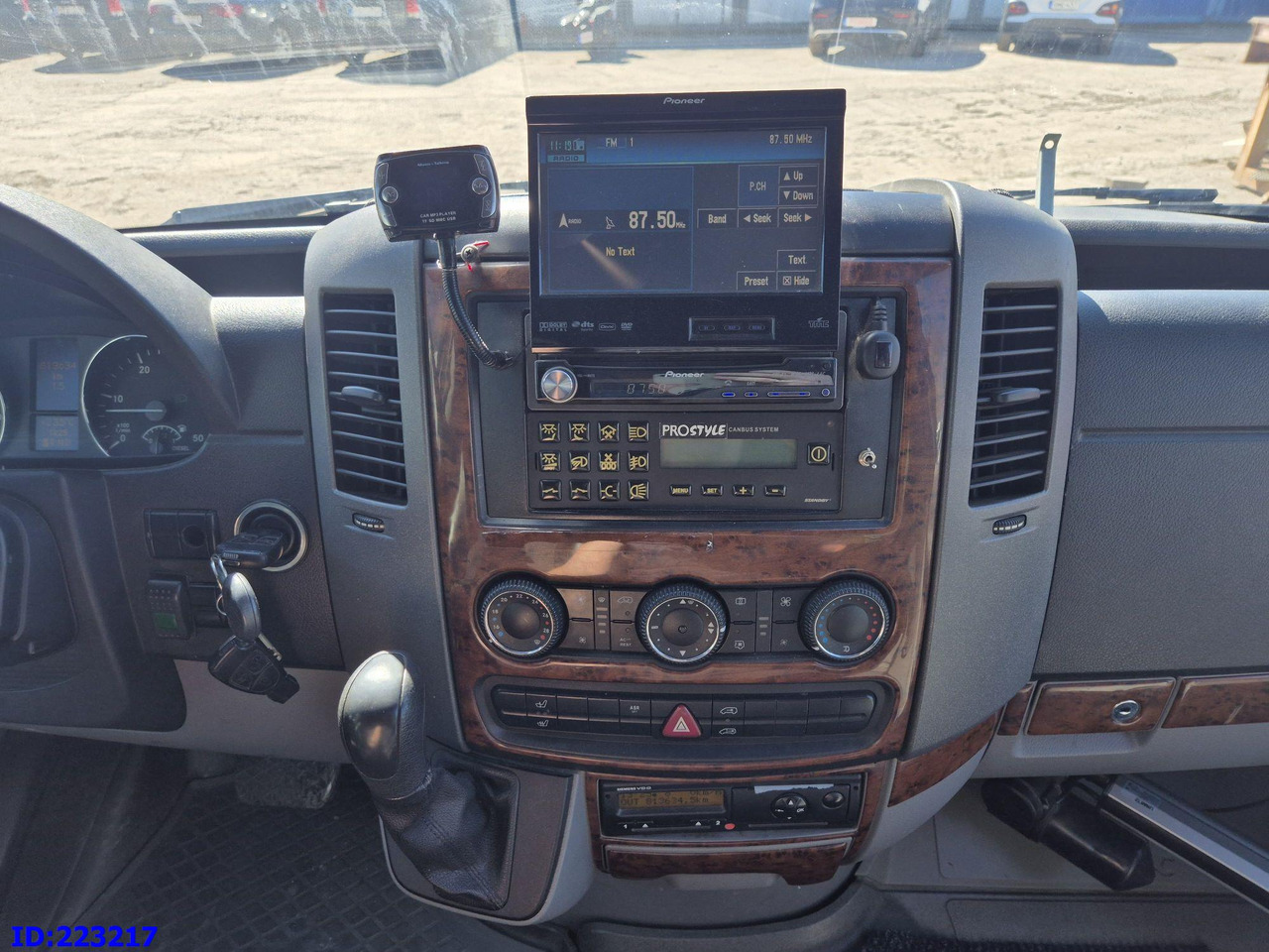 Távolsági busz MERCEDES-BENZ Sprinter 518 VIP Prostyle 17-Place (Motor defekt): 13 kép.