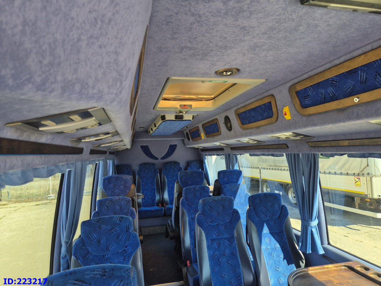 Távolsági busz MERCEDES-BENZ Sprinter 518 VIP Prostyle 17-Place (Motor defekt): 17 kép.