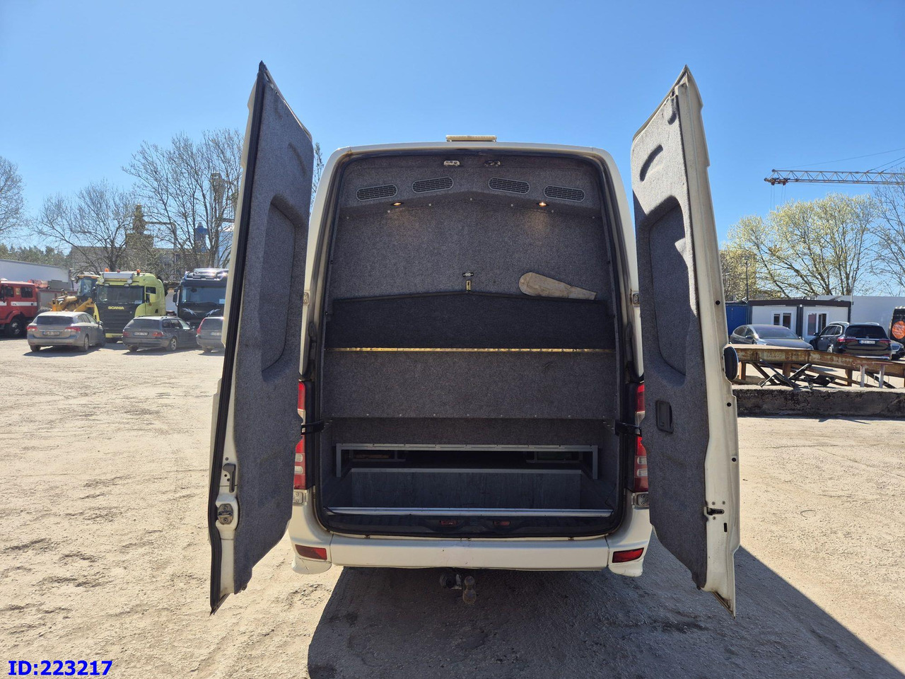 MERCEDES-BENZ Sprinter 518 VIP Prostyle 17-Place (Motor defekt) - Távolsági busz: 5 kép. MERCEDES-BENZ Sprinter 518 VIP Prostyle 17-Place (Motor defekt) - Távolsági busz: 5 kép.