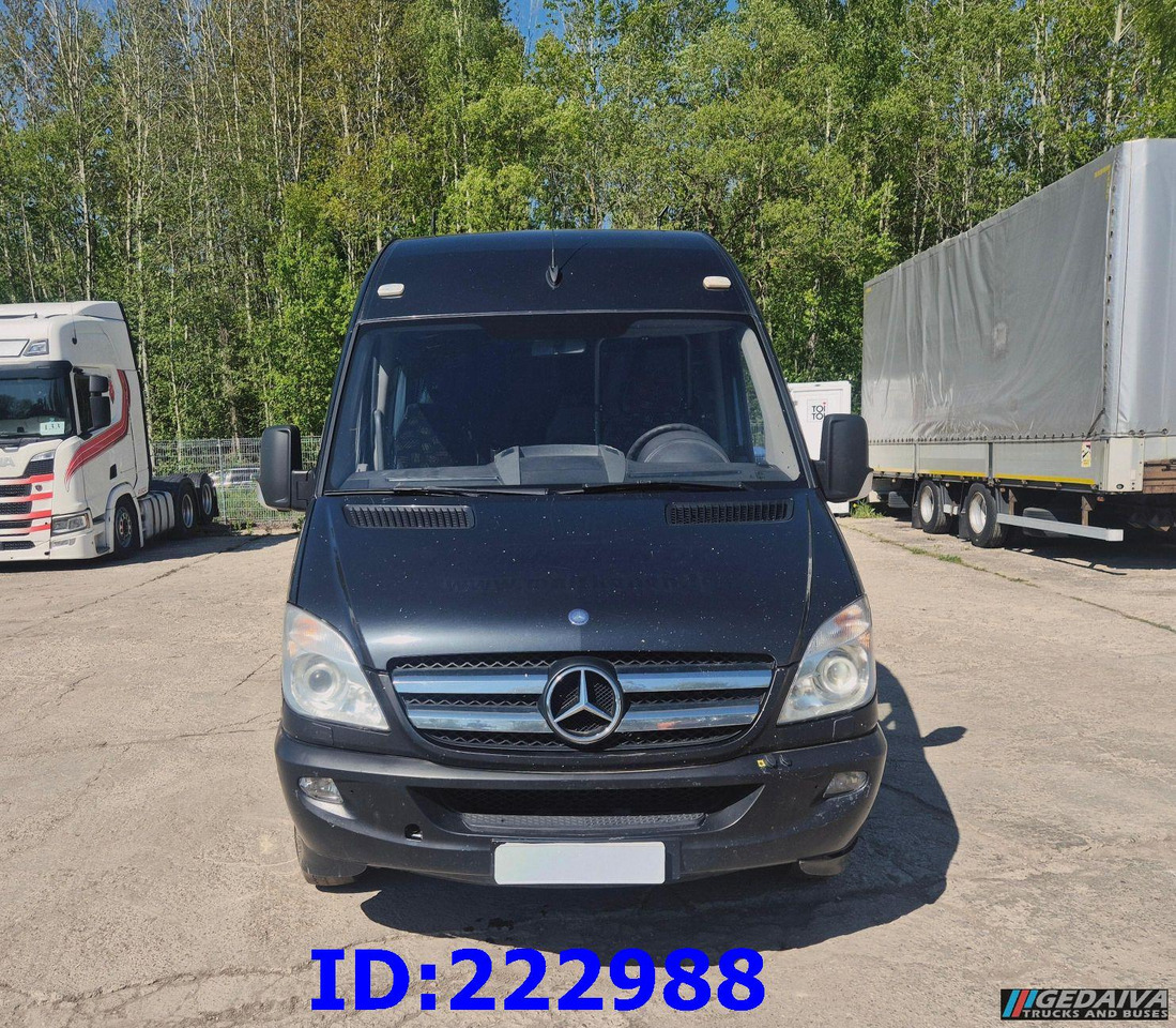 MERCEDES-BENZ Sprinter 519 VIP - 17 Seater - Távolsági busz: 2 kép. MERCEDES-BENZ Sprinter 519 VIP - 17 Seater - Távolsági busz: 2 kép.