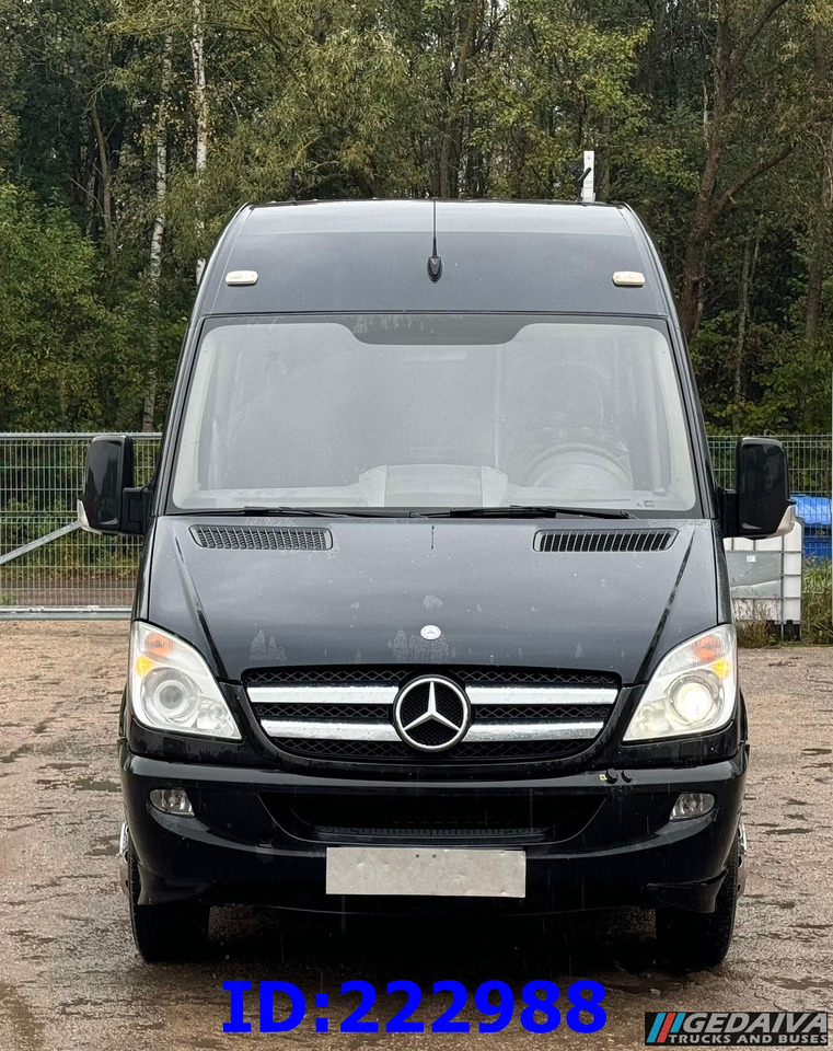 MERCEDES-BENZ Sprinter 519 VIP - 17 Seater - Távolsági busz: 2 kép. MERCEDES-BENZ Sprinter 519 VIP - 17 Seater - Távolsági busz: 2 kép.