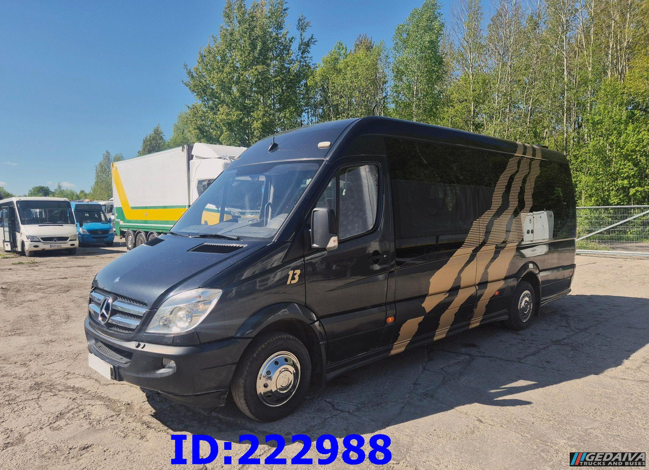 MERCEDES-BENZ Sprinter 519 VIP - 17 Seater - Távolsági busz: 1 kép. MERCEDES-BENZ Sprinter 519 VIP - 17 Seater - Távolsági busz: 1 kép.