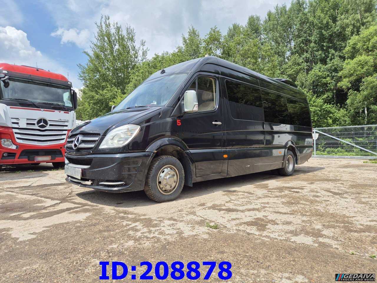 MERCEDES-BENZ Sprinter 519 -VIP- 17 places - Távolsági busz: 1 kép. MERCEDES-BENZ Sprinter 519 -VIP- 17 places - Távolsági busz: 1 kép.