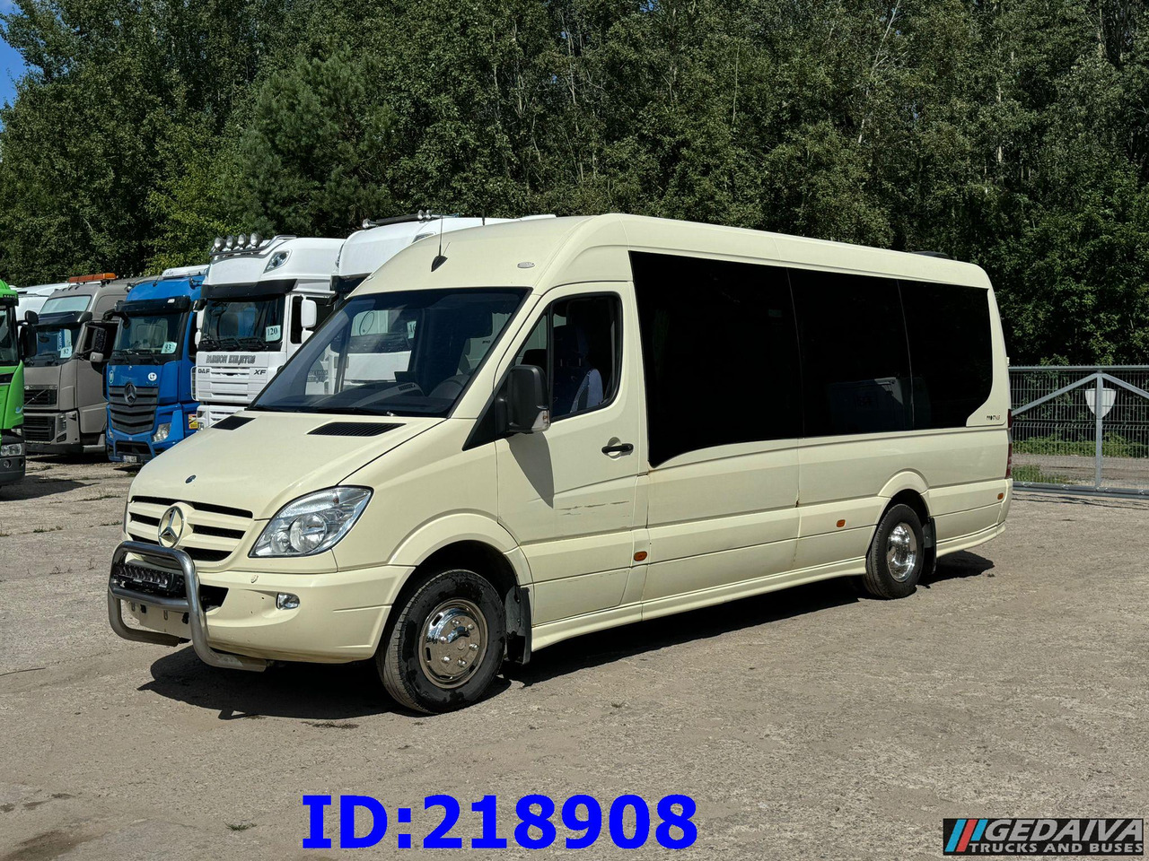 MERCEDES-BENZ Sprinter 519 VIP 18-Place Prostyle Euro5 - Távolsági busz: 4 kép. MERCEDES-BENZ Sprinter 519 VIP 18-Place Prostyle Euro5 - Távolsági busz: 4 kép.