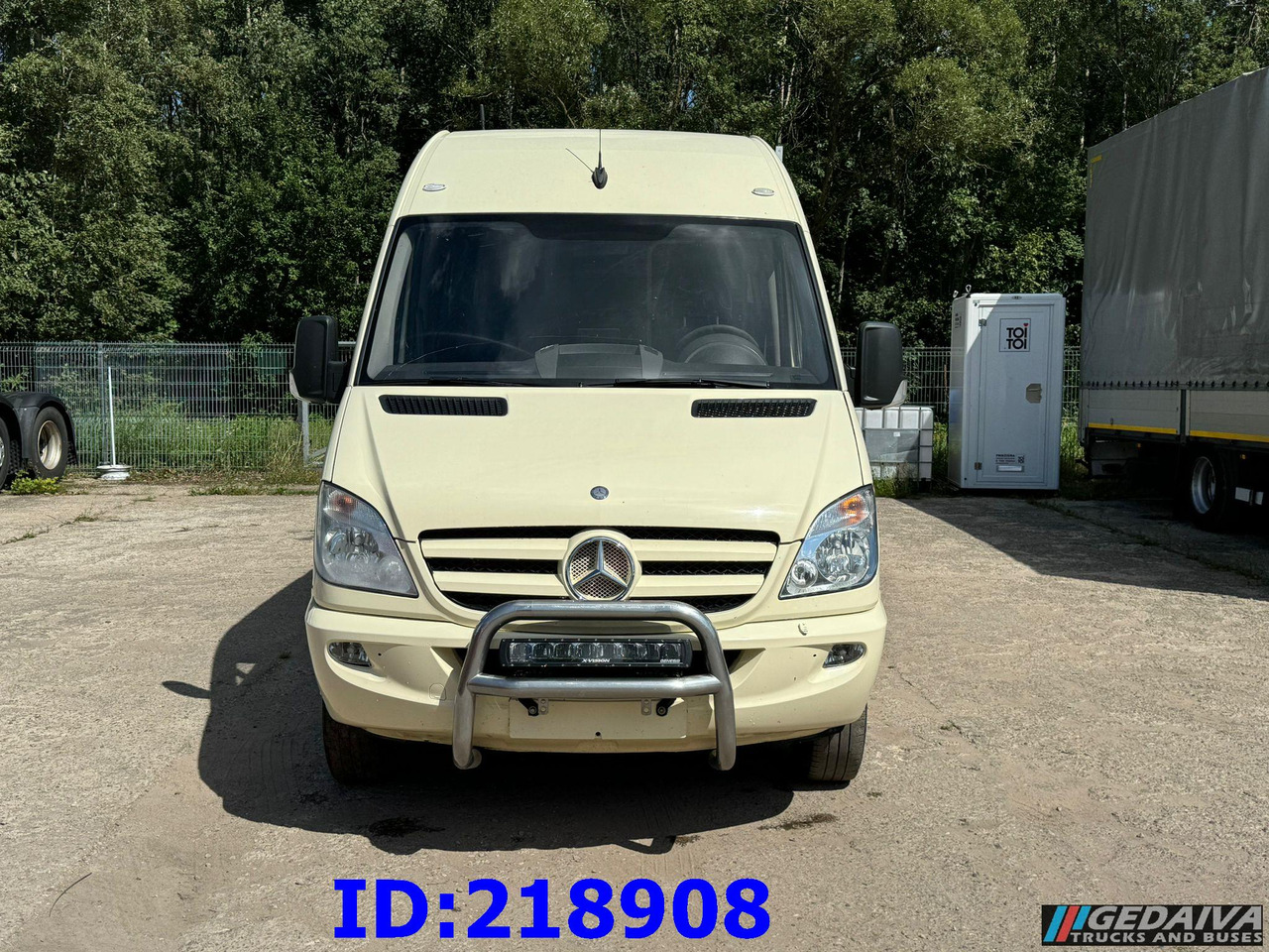 MERCEDES-BENZ Sprinter 519 VIP 18-Place Prostyle Euro5 - Távolsági busz: 2 kép. MERCEDES-BENZ Sprinter 519 VIP 18-Place Prostyle Euro5 - Távolsági busz: 2 kép.