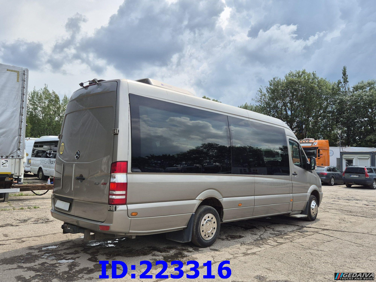 MERCEDES-BENZ Sprinter 519 VIP - 18 Seater - Euro 5 - Távolsági busz: 5 kép. MERCEDES-BENZ Sprinter 519 VIP - 18 Seater - Euro 5 - Távolsági busz: 5 kép.