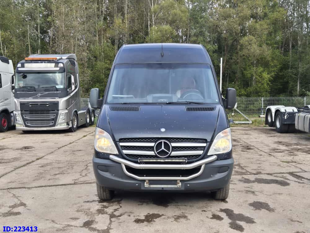 MERCEDES-BENZ Sprinter 519 VIP - 20 Seater - Euro 5 - Távolsági busz: 2 kép. MERCEDES-BENZ Sprinter 519 VIP - 20 Seater - Euro 5 - Távolsági busz: 2 kép.