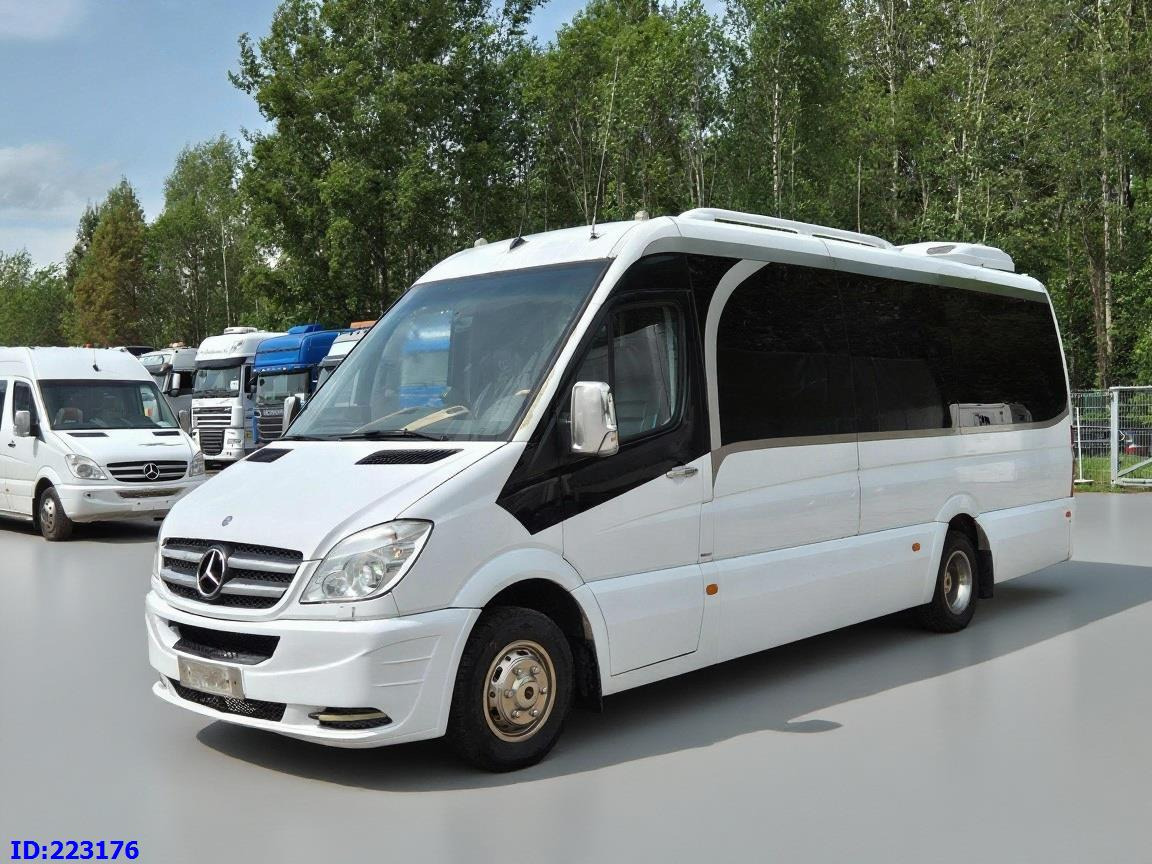 MERCEDES-BENZ Sprinter 519 VIP Luxury - Minibusz, Kisbusz: 4 kép. MERCEDES-BENZ Sprinter 519 VIP Luxury - Minibusz, Kisbusz: 4 kép.
