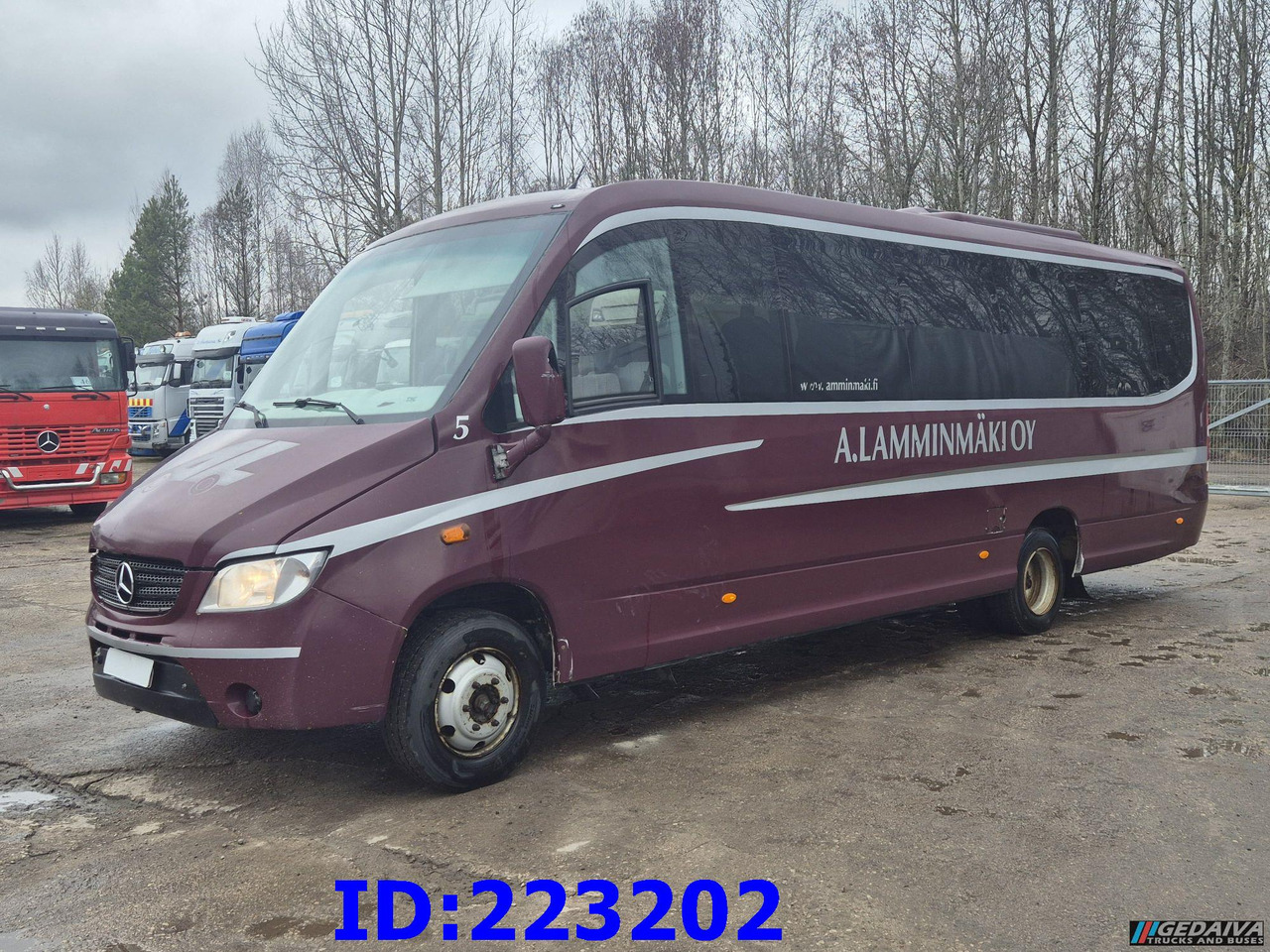 MERCEDES-BENZ Sunrider 818D Vario 33 - Seater - Távolsági busz: 1 kép. MERCEDES-BENZ Sunrider 818D Vario 33 - Seater - Távolsági busz: 1 kép.