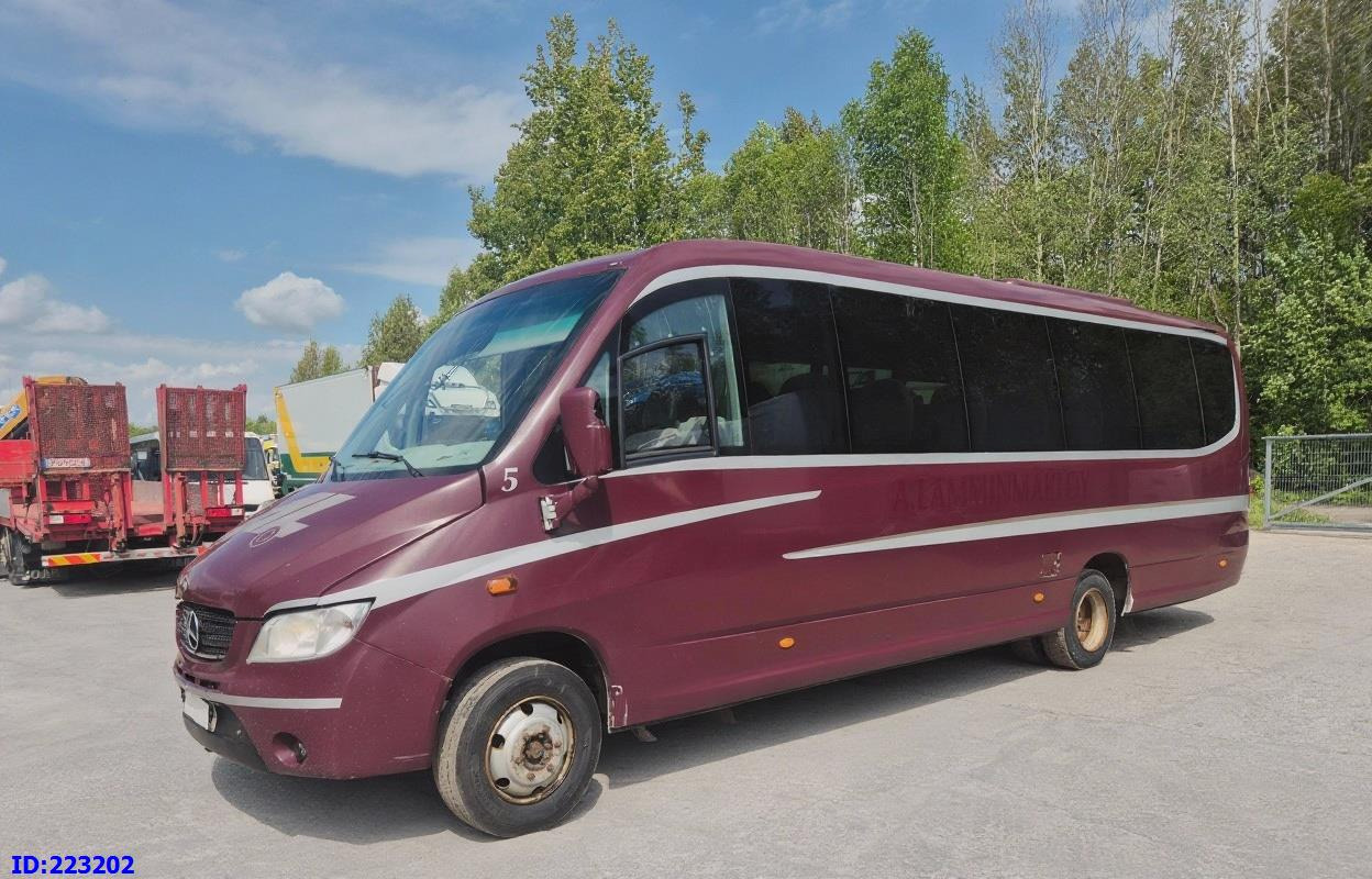 MERCEDES-BENZ Sunrider 818D Vario 33 - Seater - Távolsági busz: 1 kép. MERCEDES-BENZ Sunrider 818D Vario 33 - Seater - Távolsági busz: 1 kép.