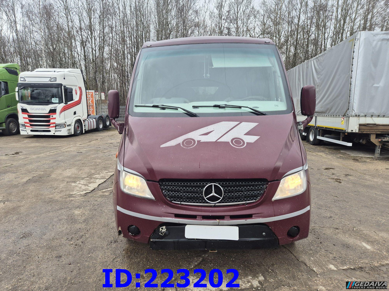 MERCEDES-BENZ Sunrider 818D Vario 33 - Seater - Távolsági busz: 2 kép. MERCEDES-BENZ Sunrider 818D Vario 33 - Seater - Távolsági busz: 2 kép.