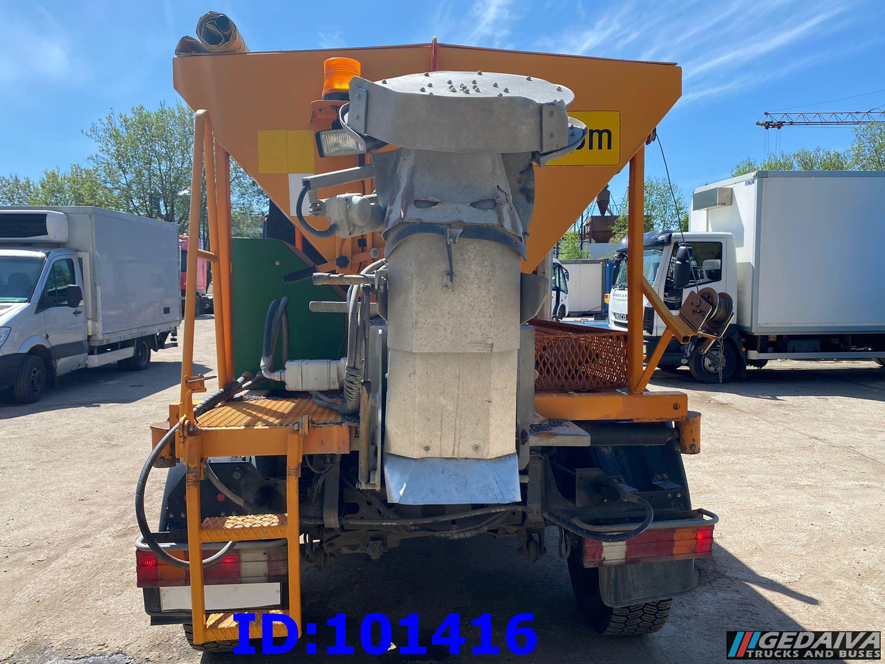 MERCEDES-BENZ Unimog U300 4X4 - Hóeltakarító gép: 5 kép. MERCEDES-BENZ Unimog U300 4X4 - Hóeltakarító gép: 5 kép.