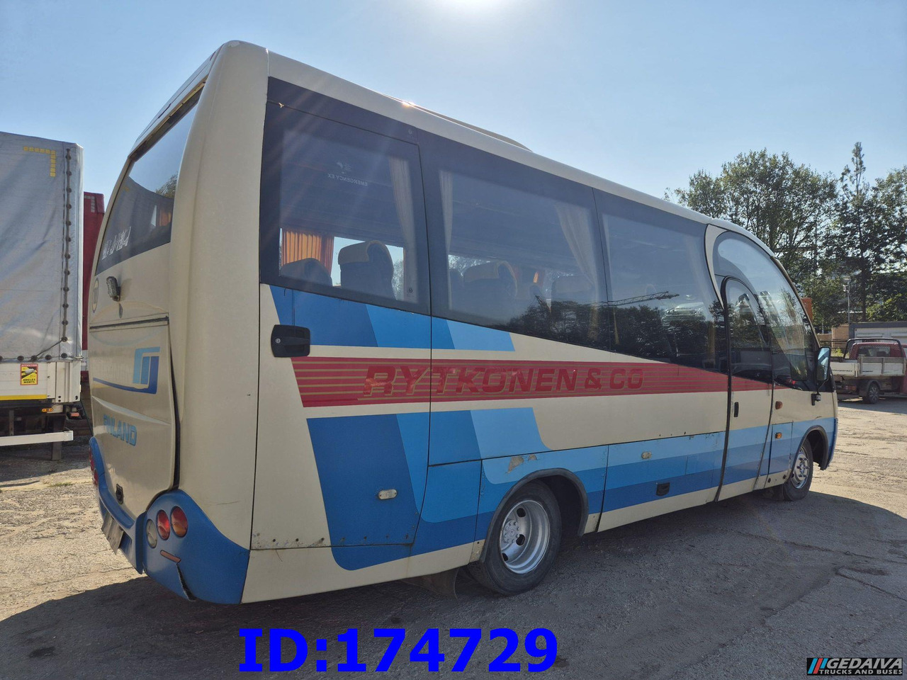 MERCEDES-BENZ Vario 815 26-Seater - Távolsági busz: 5 kép. MERCEDES-BENZ Vario 815 26-Seater - Távolsági busz: 5 kép.