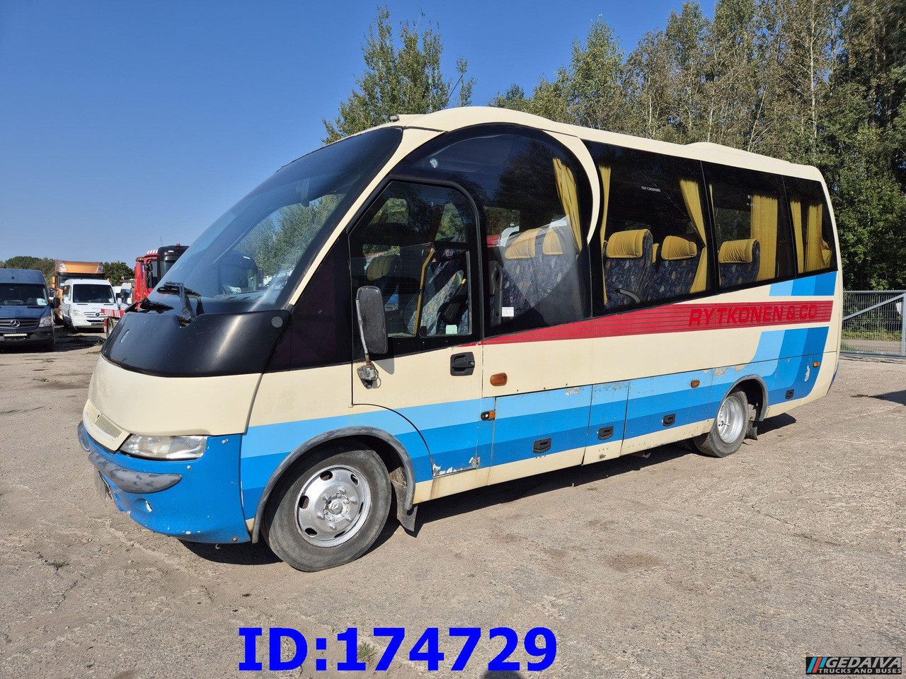 MERCEDES-BENZ Vario 815 26-Seater - Távolsági busz: 1 kép. MERCEDES-BENZ Vario 815 26-Seater - Távolsági busz: 1 kép.