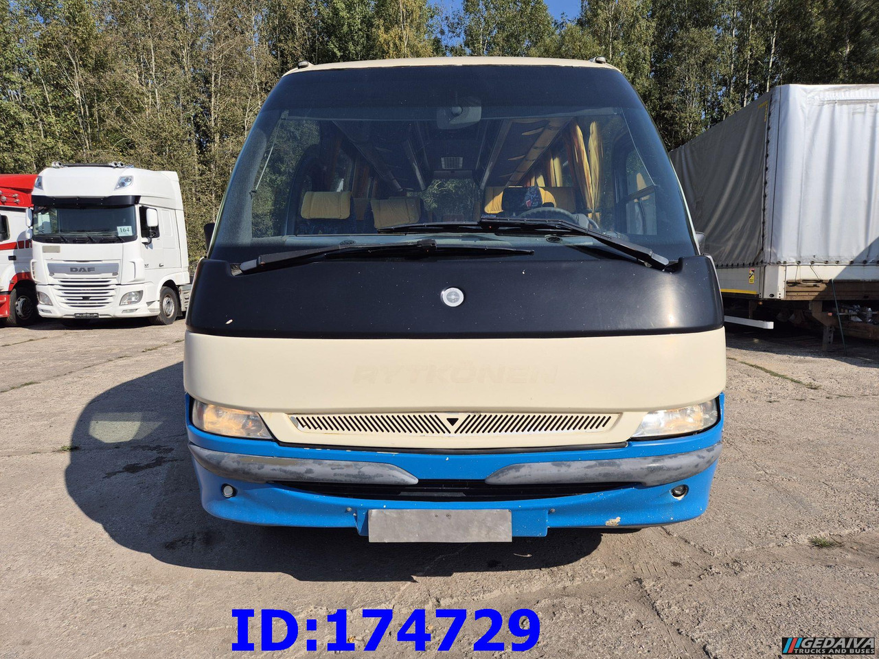 MERCEDES-BENZ Vario 815 26-Seater - Távolsági busz: 2 kép. MERCEDES-BENZ Vario 815 26-Seater - Távolsági busz: 2 kép.