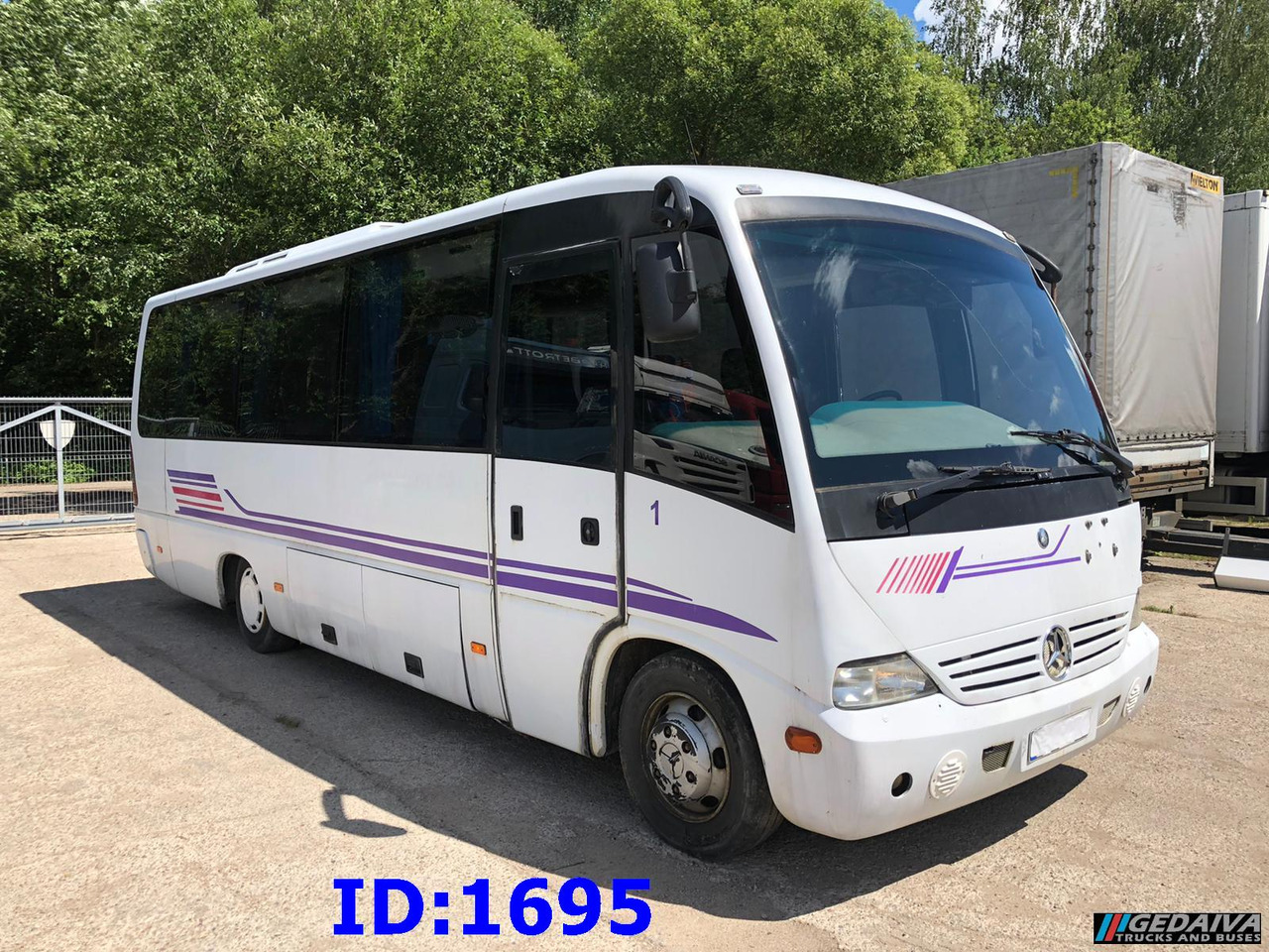 MERCEDES-BENZ Vario Medio 815 30-Seater - Távolsági busz: 1 kép. MERCEDES-BENZ Vario Medio 815 30-Seater - Távolsági busz: 1 kép.