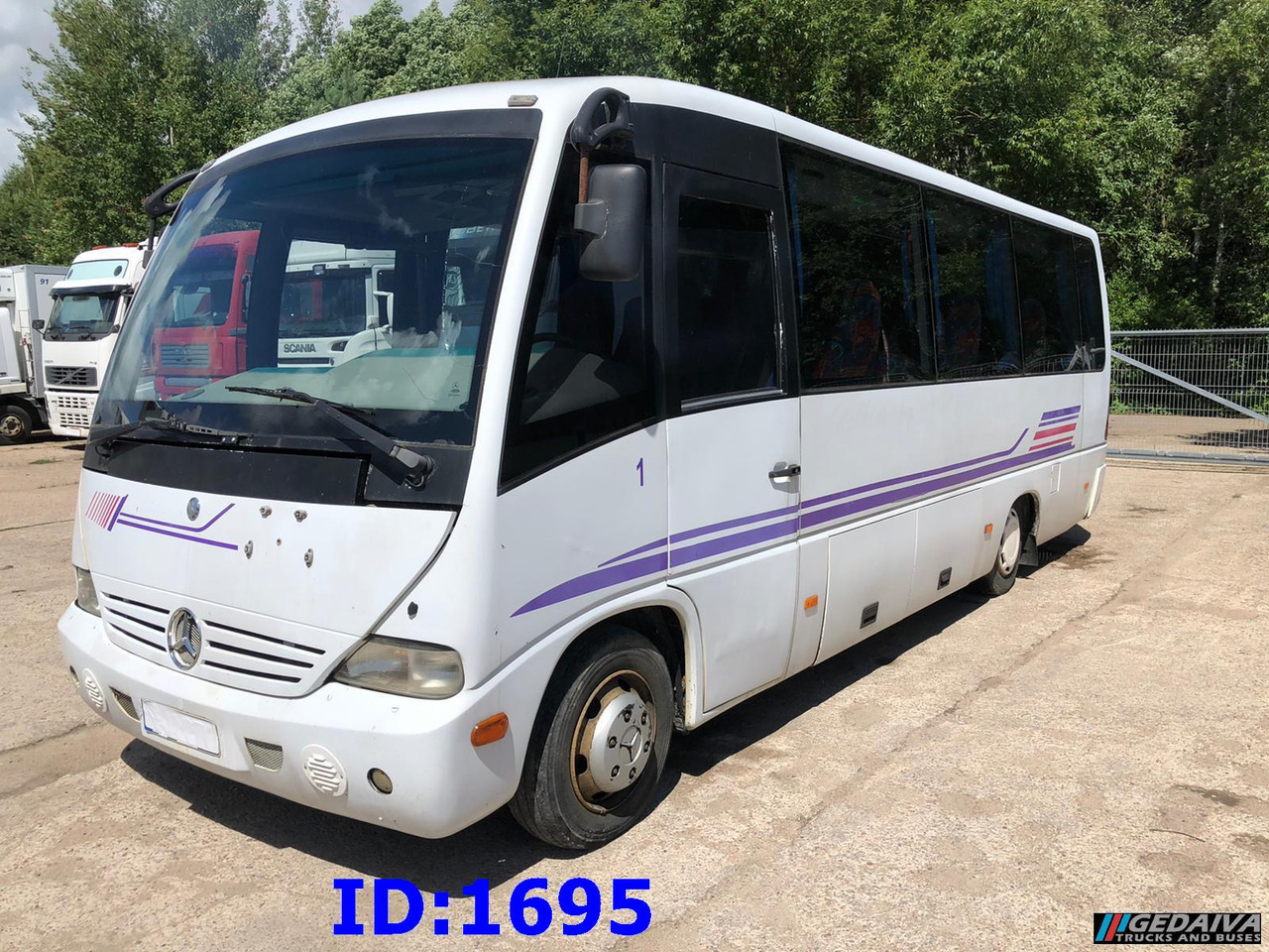 MERCEDES-BENZ Vario Medio 815 30-Seater - Távolsági busz: 4 kép. MERCEDES-BENZ Vario Medio 815 30-Seater - Távolsági busz: 4 kép.
