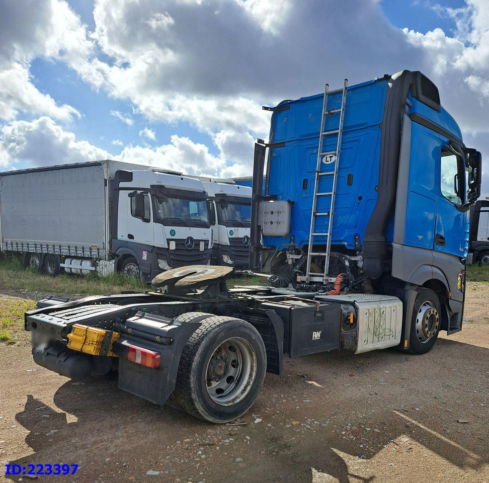 MERCEDES-BENZ Actros 1842 Euro6 - Nyergesvontató: 4 kép. MERCEDES-BENZ Actros 1842 Euro6 - Nyergesvontató: 4 kép.