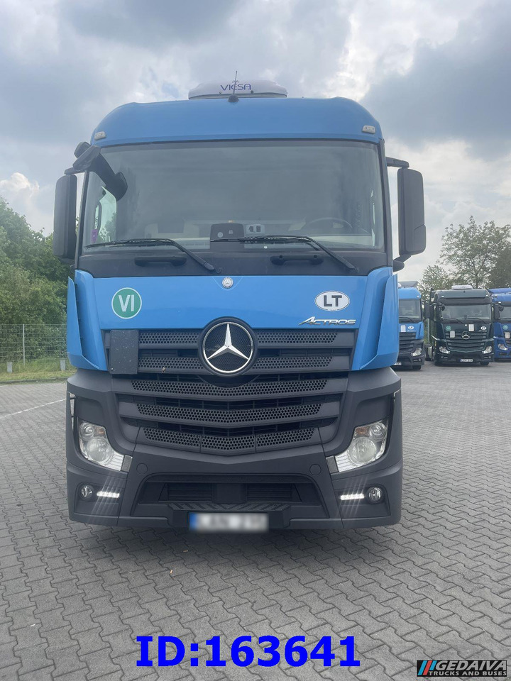 MERCEDES-BENZ Actros 1842 - Mega- Euro6 - Nyergesvontató: 2 kép. MERCEDES-BENZ Actros 1842 - Mega- Euro6 - Nyergesvontató: 2 kép.