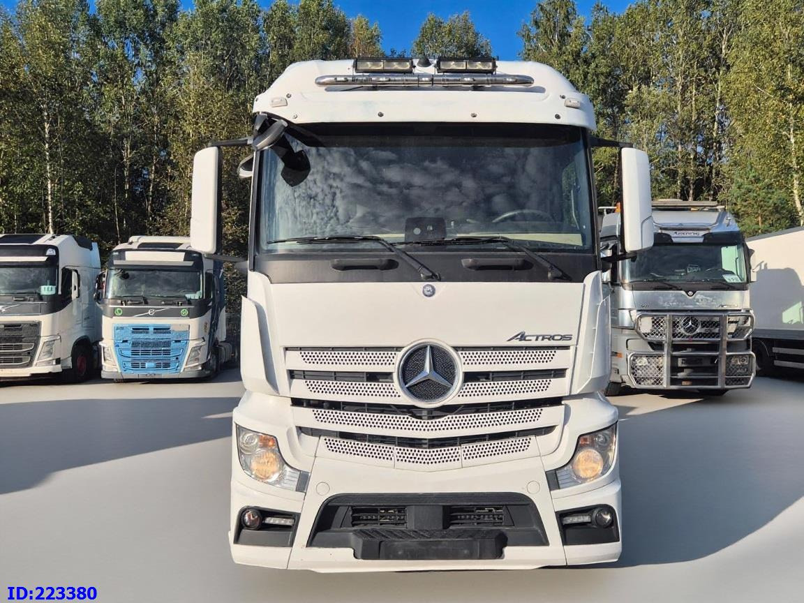 MERCEDES-BENZ Actros 2551 6x2 -Steering axle - Euro6 - Nyergesvontató: 2 kép. MERCEDES-BENZ Actros 2551 6x2 -Steering axle - Euro6 - Nyergesvontató: 2 kép.