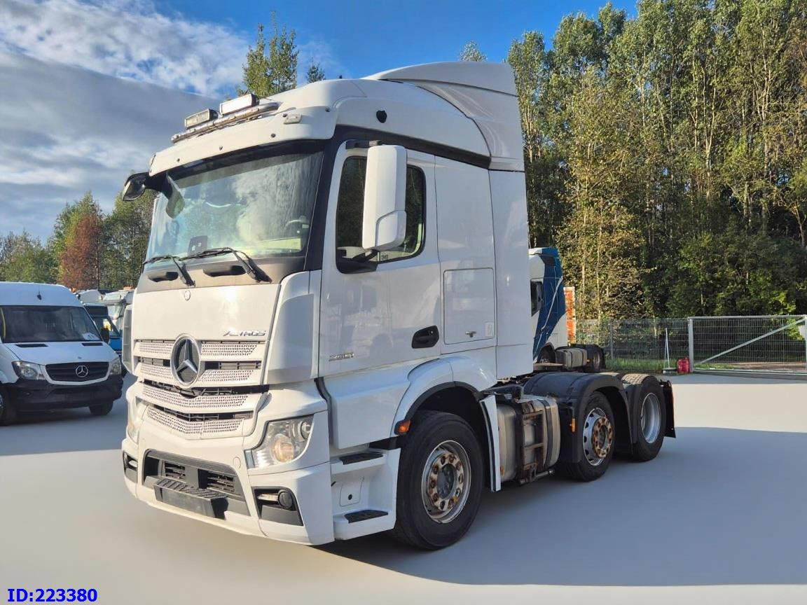 MERCEDES-BENZ Actros 2551 6x2 -Steering axle - Euro6 - Nyergesvontató: 1 kép. MERCEDES-BENZ Actros 2551 6x2 -Steering axle - Euro6 - Nyergesvontató: 1 kép.