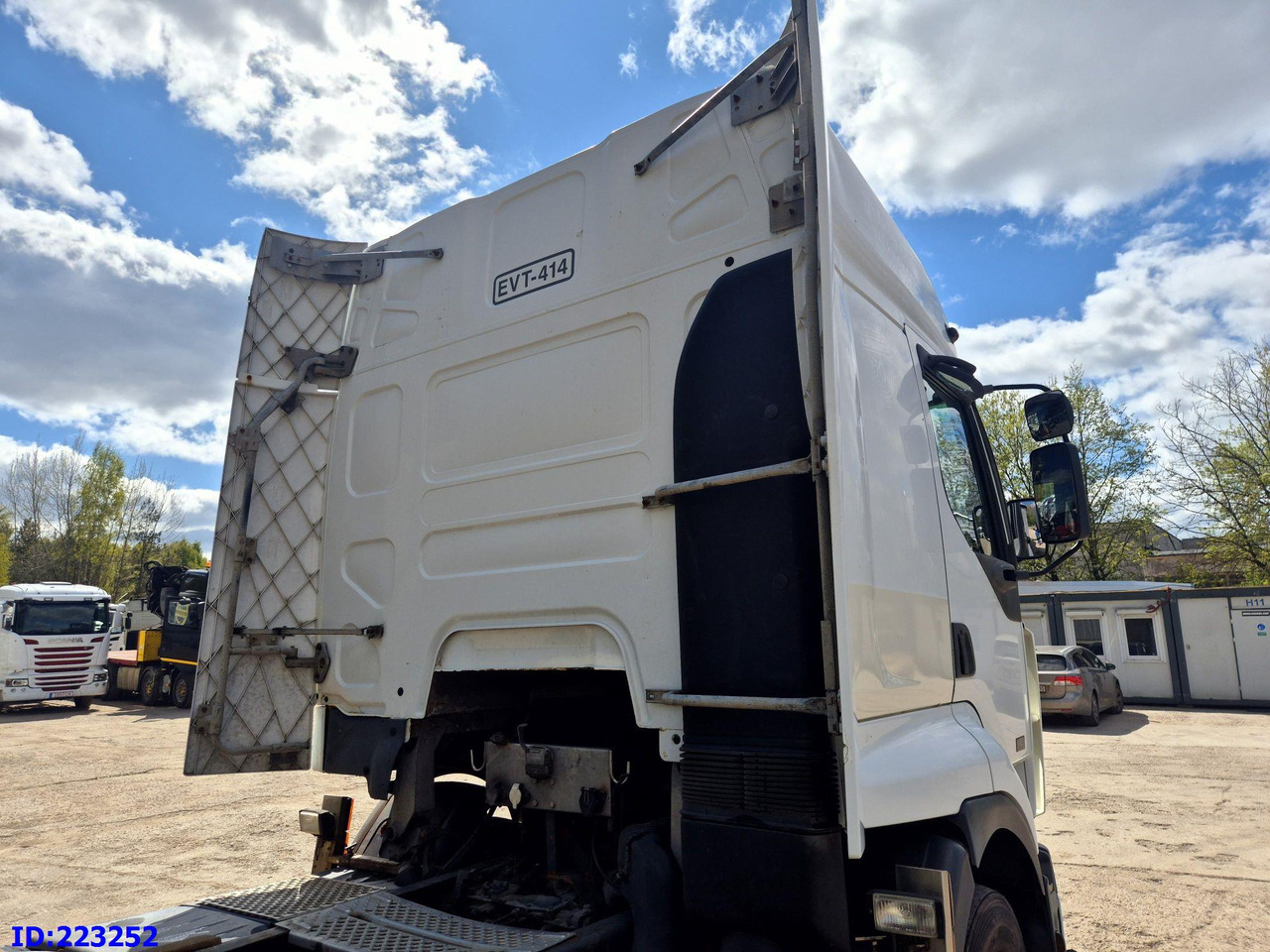 RENAULT Premium 420 6x2 Manual - Nyergesvontató: 5 kép. RENAULT Premium 420 6x2 Manual - Nyergesvontató: 5 kép.