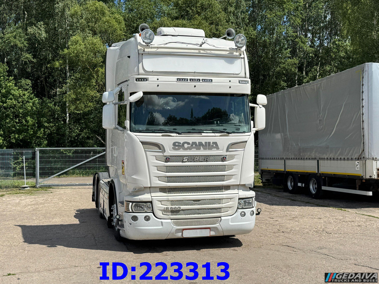 SCANIA R580 6x2 Euro6 Retarder - Nyergesvontató: 2 kép. SCANIA R580 6x2 Euro6 Retarder - Nyergesvontató: 2 kép.