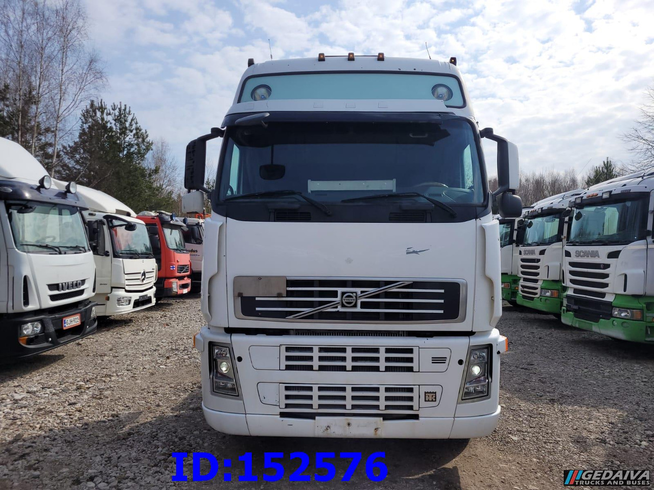 VOLVO FH13 480HP 6x2 - Nyergesvontató: 2 kép. VOLVO FH13 480HP 6x2 - Nyergesvontató: 2 kép.
