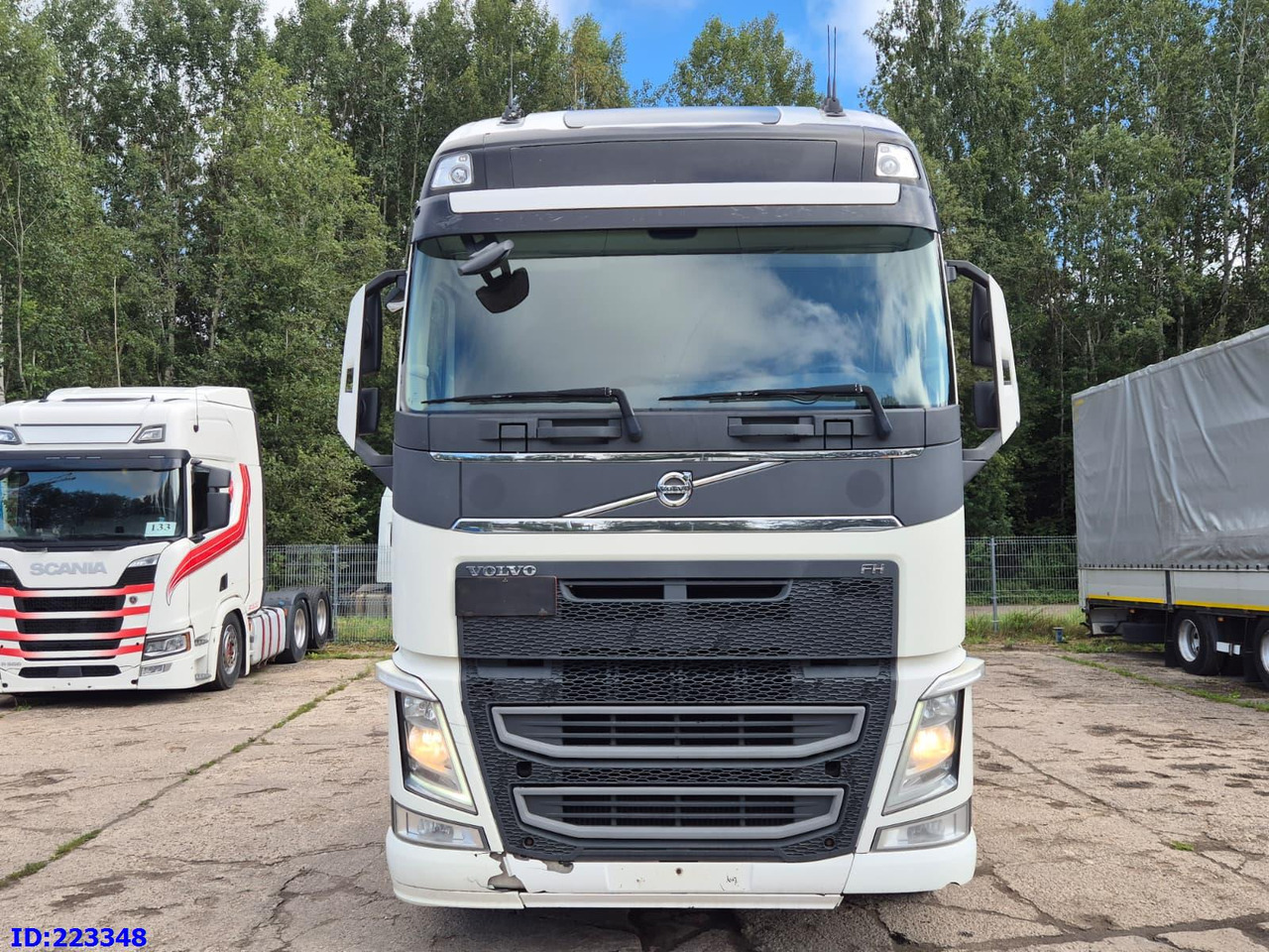 VOLVO FH13 500HP 6X2 Euro6 - Nyergesvontató: 2 kép. VOLVO FH13 500HP 6X2 Euro6 - Nyergesvontató: 2 kép.