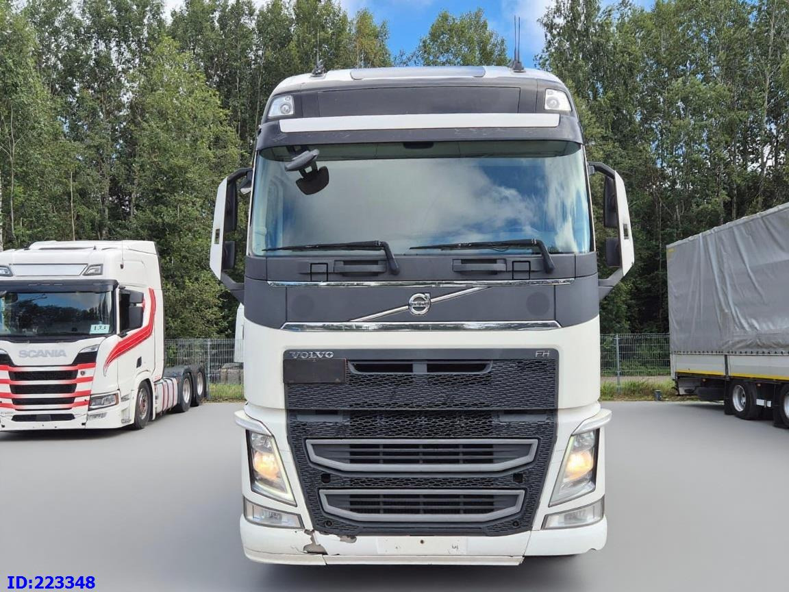 VOLVO FH13 500HP 6X2 Euro6 - Nyergesvontató: 2 kép. VOLVO FH13 500HP 6X2 Euro6 - Nyergesvontató: 2 kép.