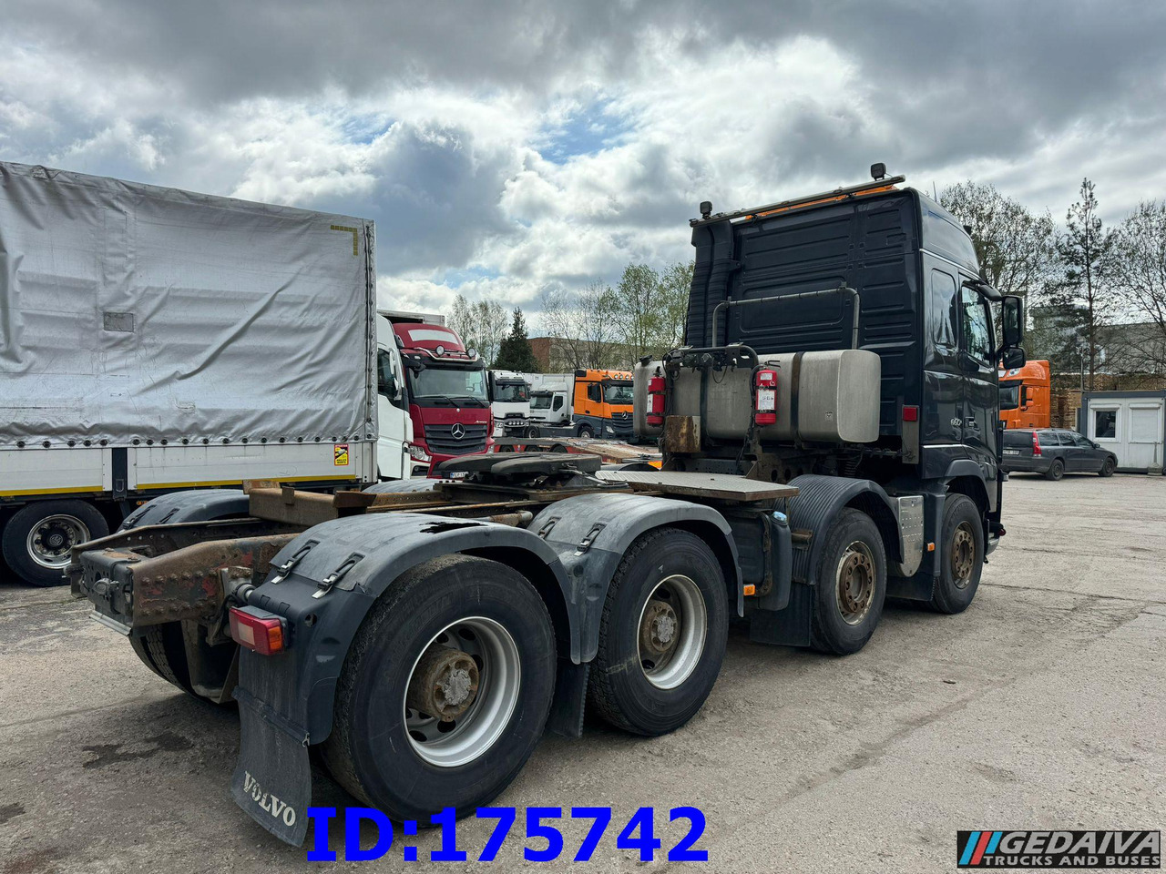 VOLVO FH16 660HP 8x4 - Nyergesvontató: 5 kép. VOLVO FH16 660HP 8x4 - Nyergesvontató: 5 kép.